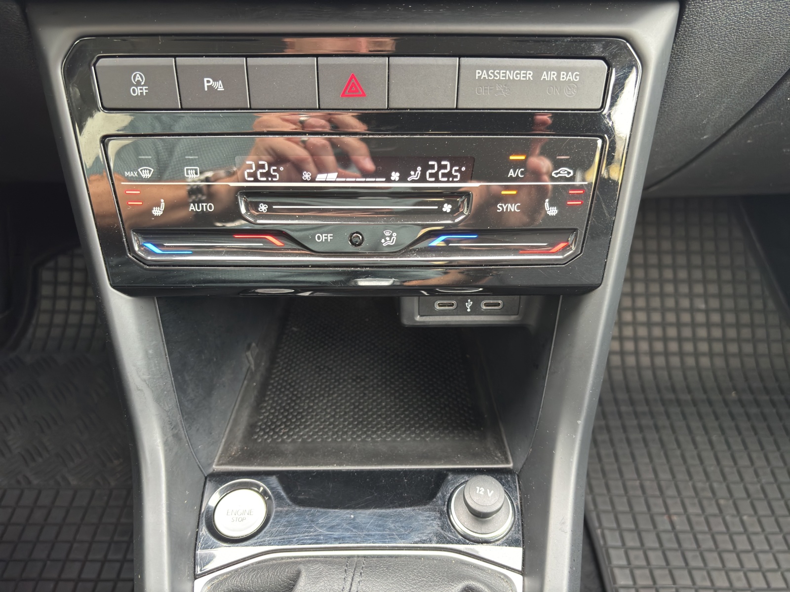 VW T-Cross 1.0 TSI Life DSG mit AHK, Rückfahkamera & Winterräder-image-15