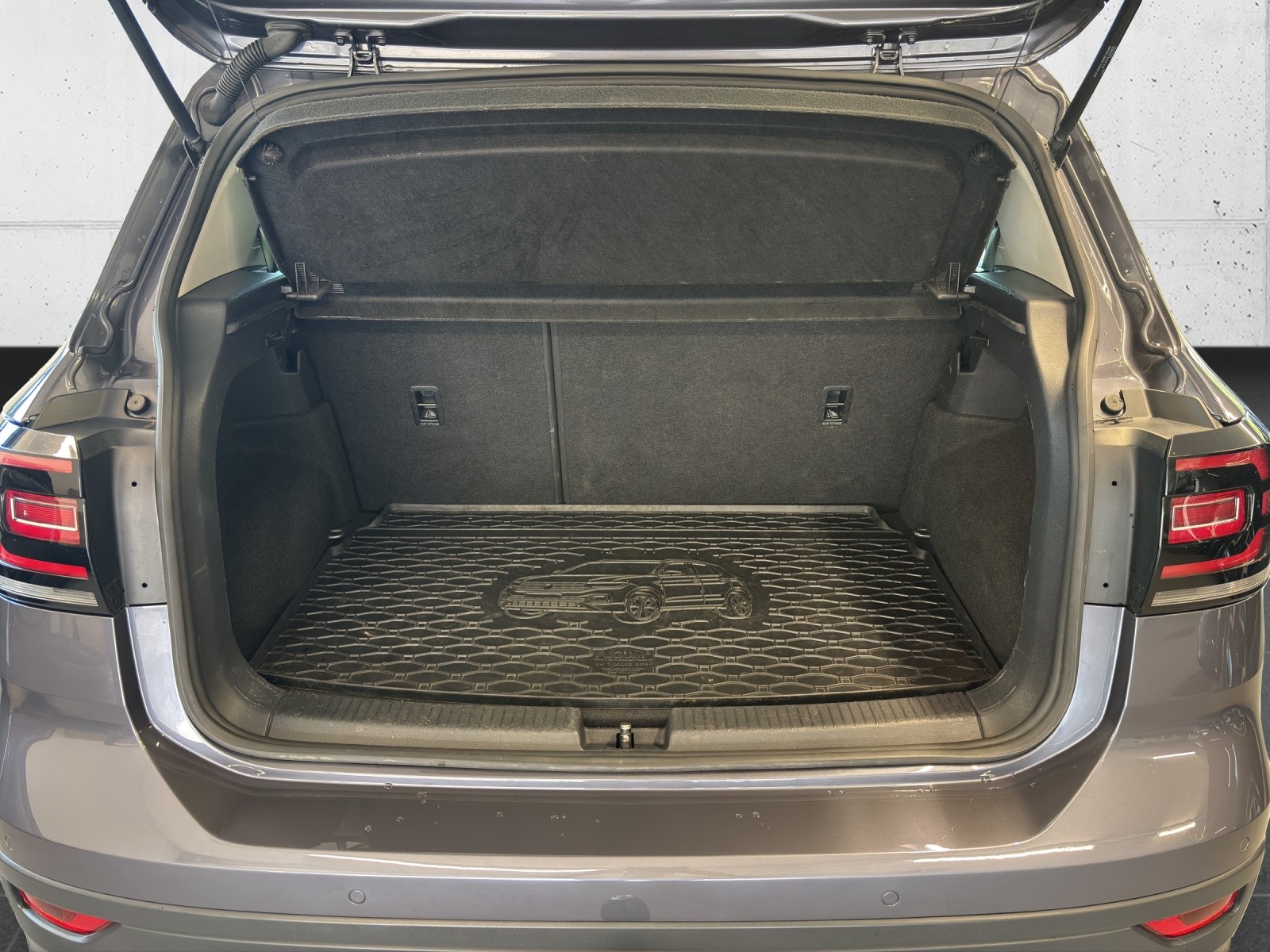 VW T-Cross 1.0 TSI Life DSG mit AHK, Rückfahkamera & Winterräder-image-8