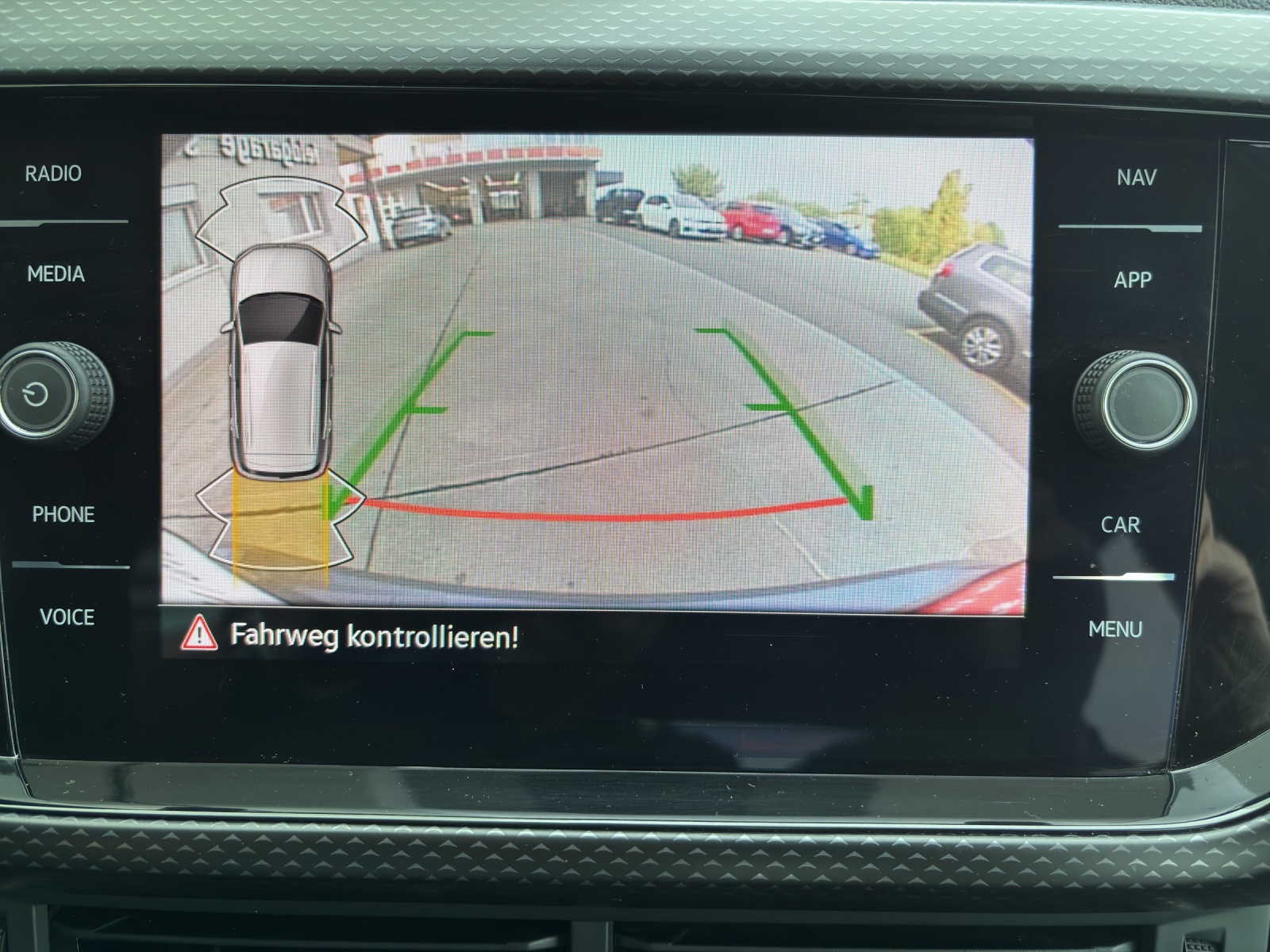 VW T-Cross 1.0 TSI Life DSG mit AHK, Rückfahkamera & Winterräder-image-17