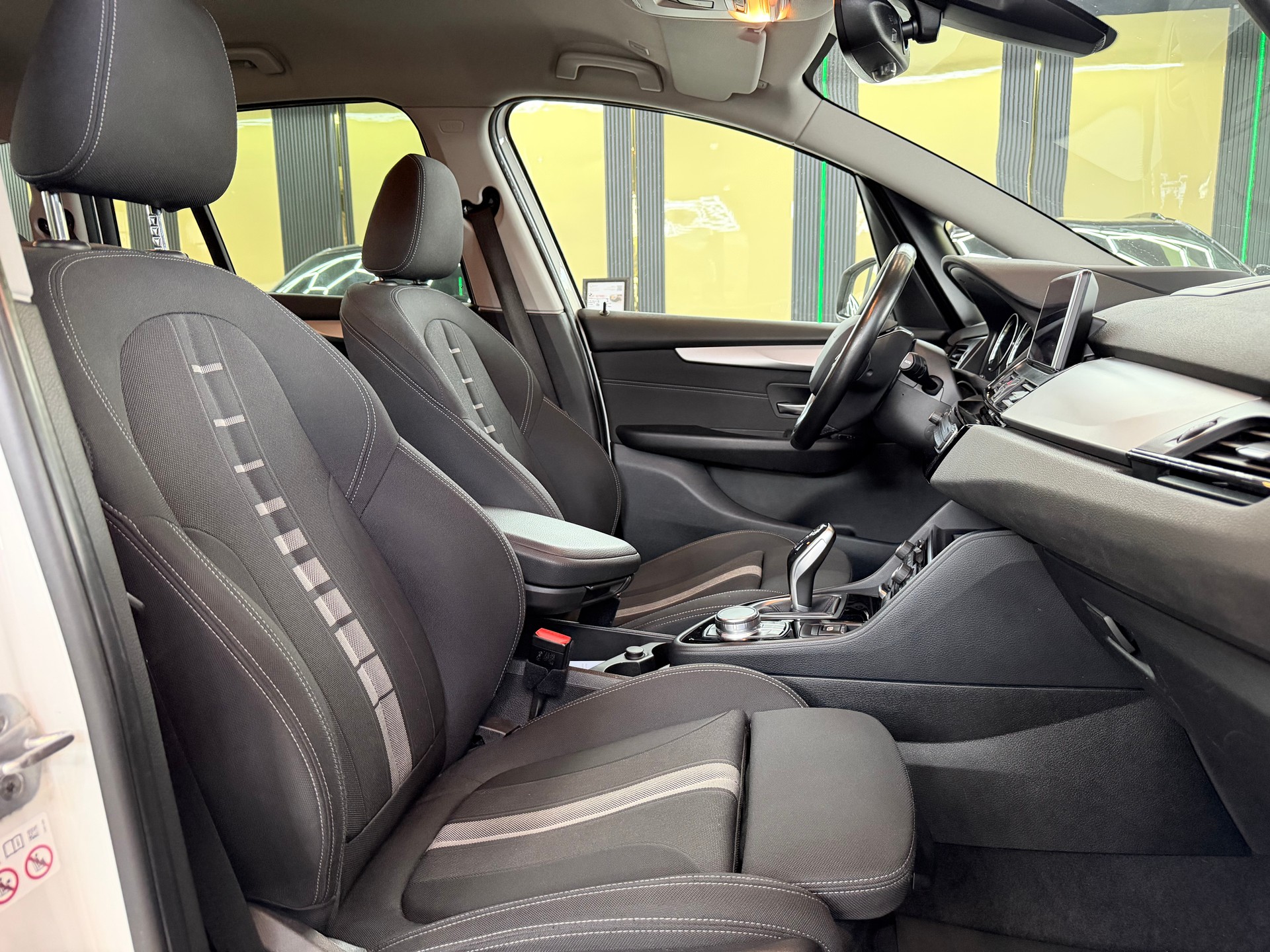 BMW 220d xDrive Gran Tourer Steptronic-image-11