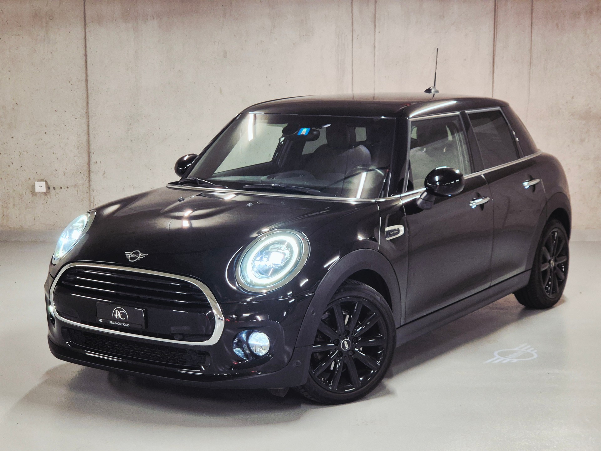 MINI Cooper Blackyard "Full Black" Steptronic DKG-showroom-element-2