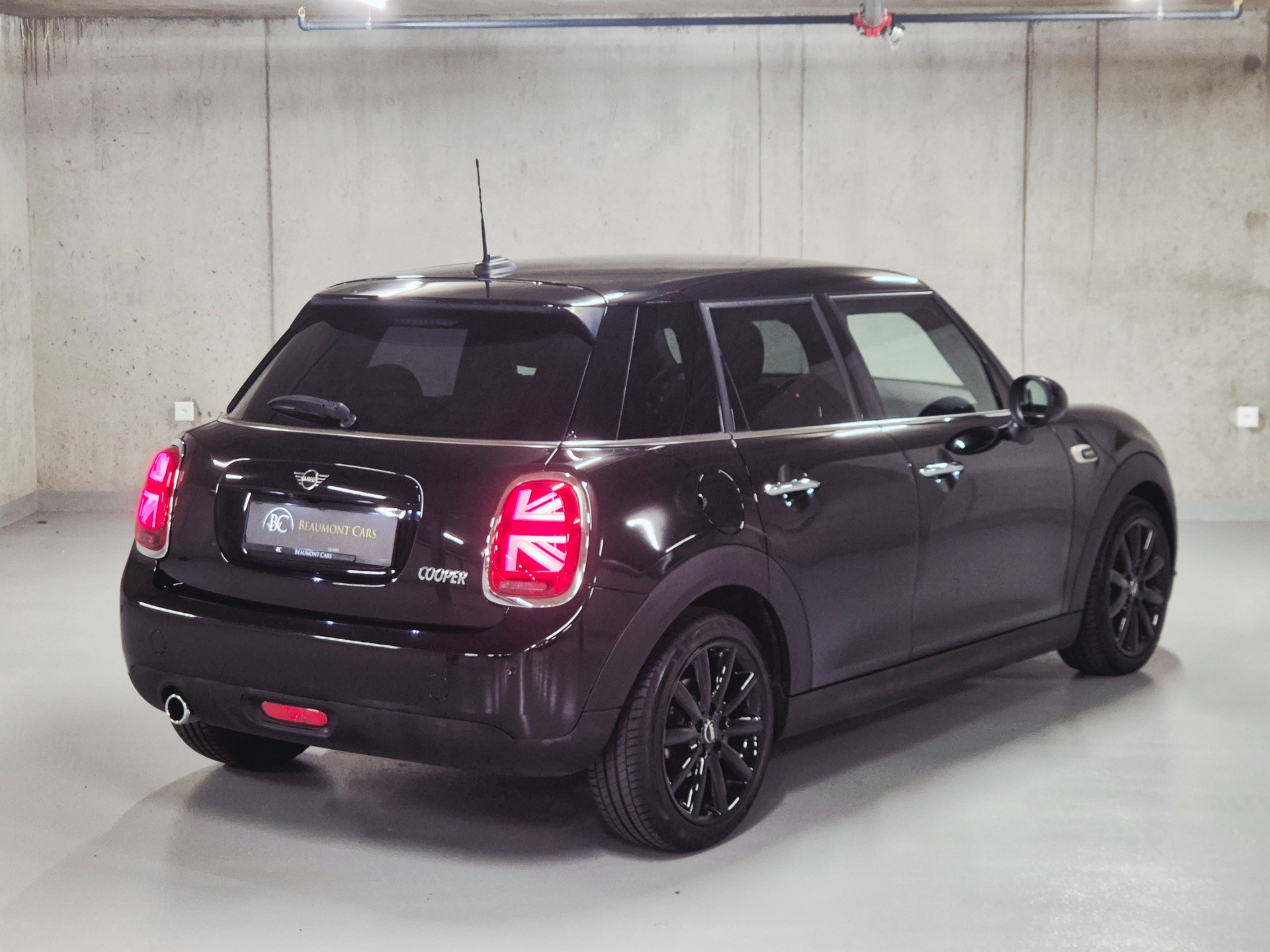 MINI Cooper Blackyard "Full Black" Steptronic DKG-image-5