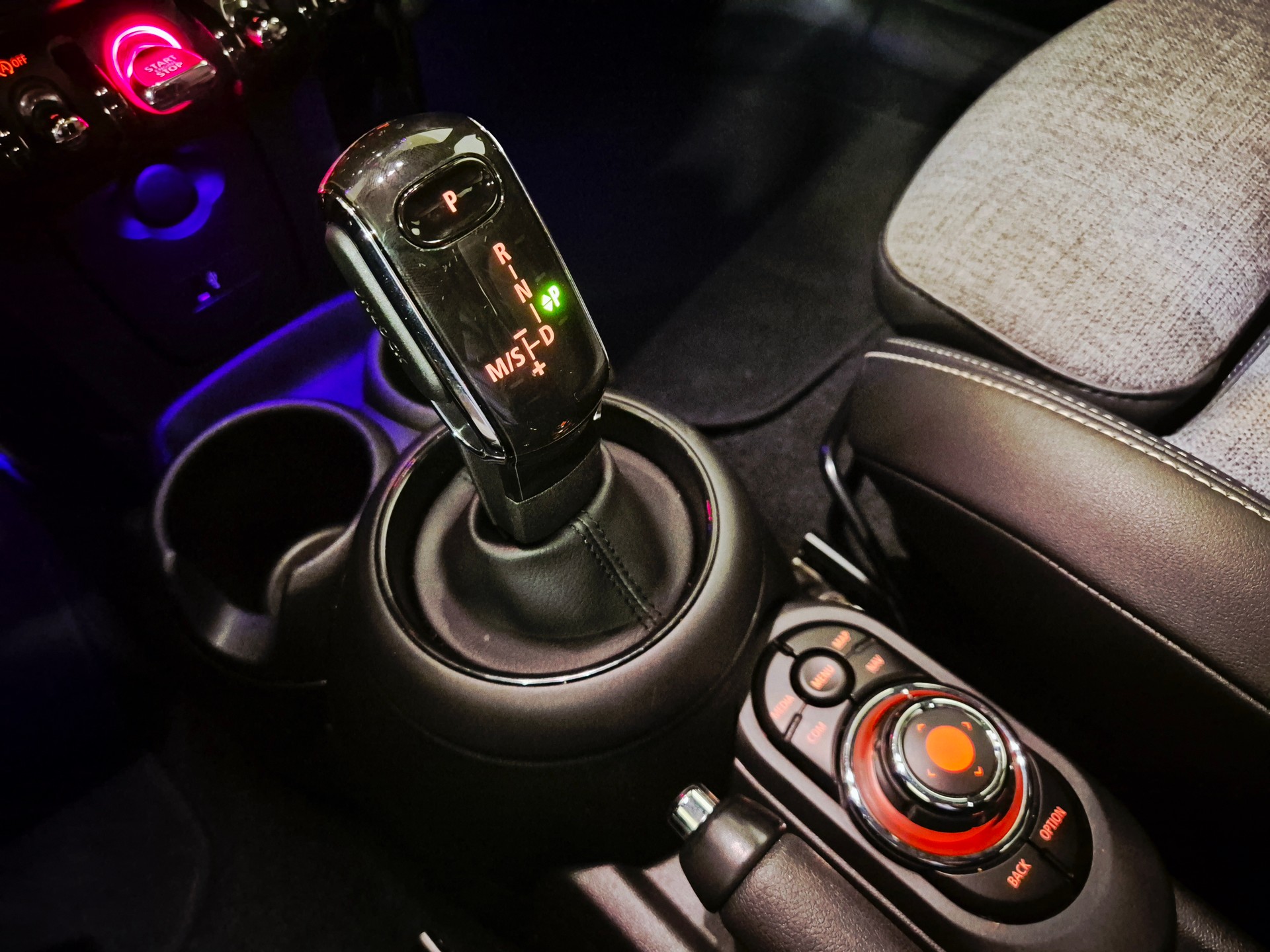 MINI Cooper Blackyard "Full Black" Steptronic DKG-image-15