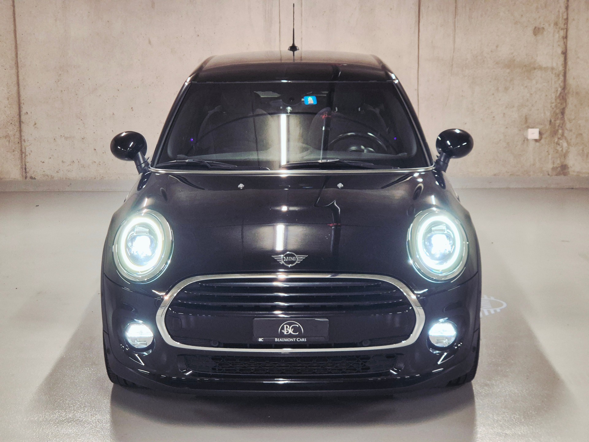 MINI Cooper Blackyard "Full Black" Steptronic DKG-showroom-element-1
