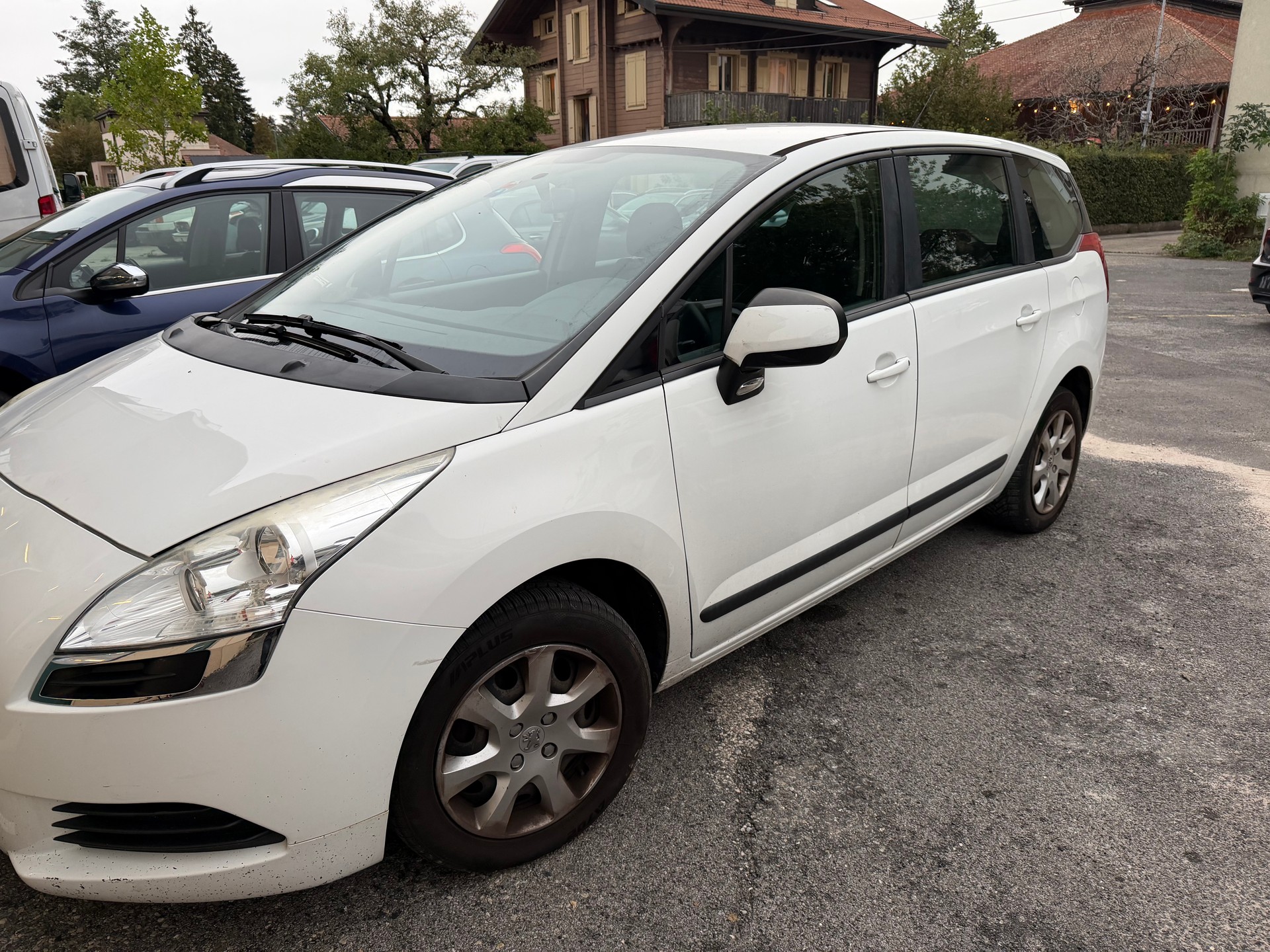 PEUGEOT 5008 1.6 16V VTI Trendy Clim-showroom-element-1