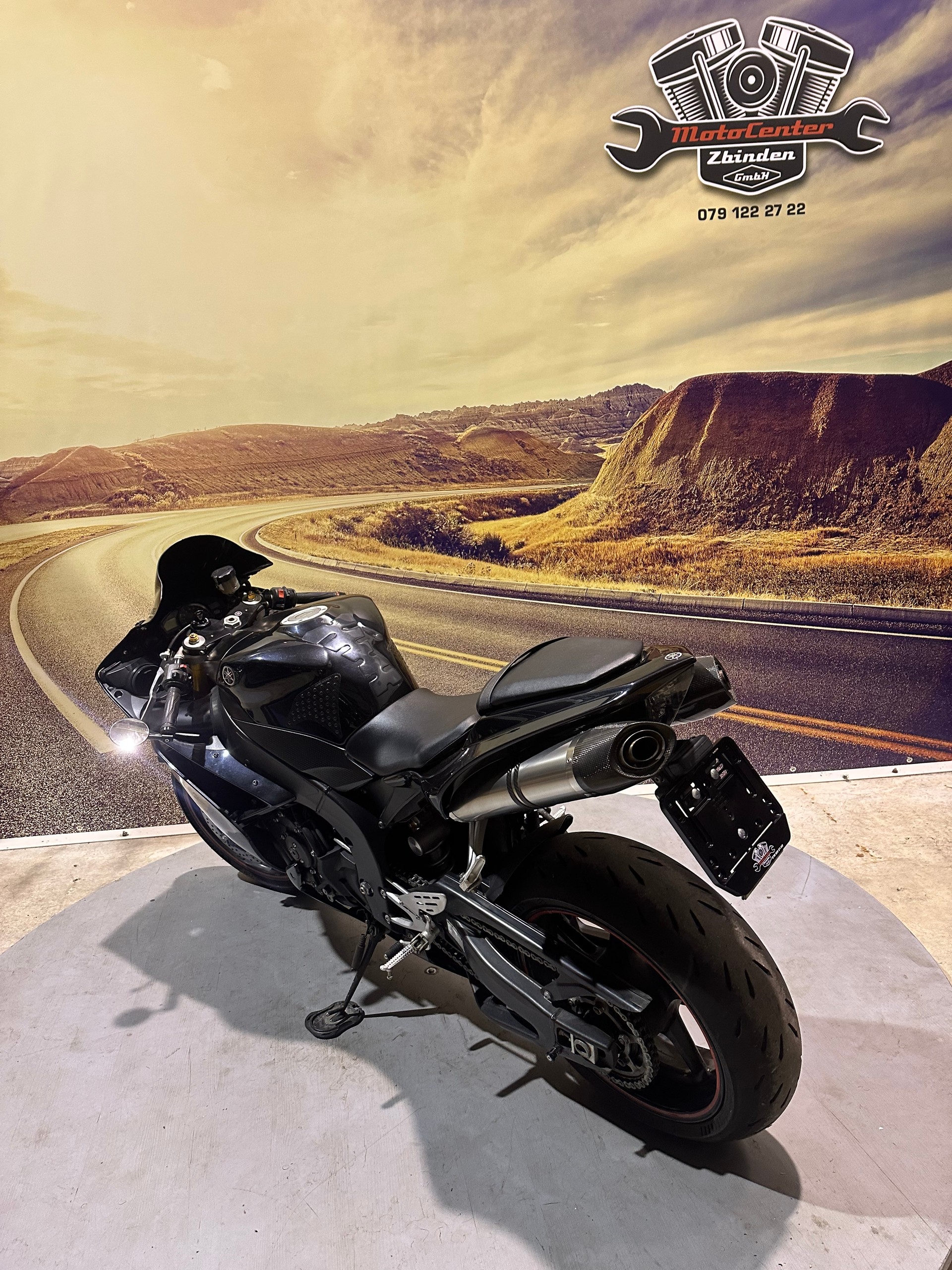 YAMAHA YZF-R1 BLACK Akrapovic Auspuff-image-5