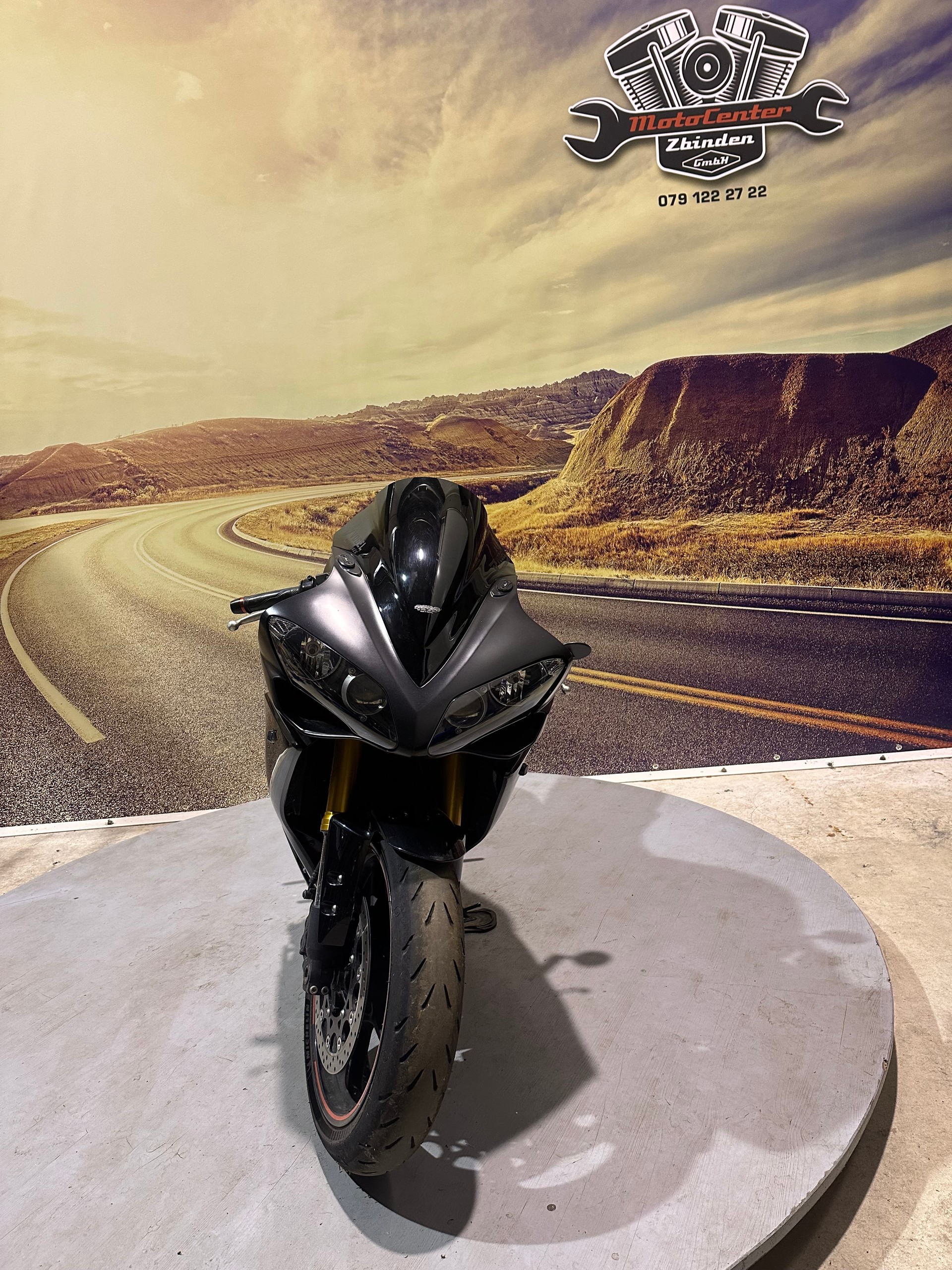 YAMAHA YZF-R1 BLACK Akrapovic Auspuff-image-2