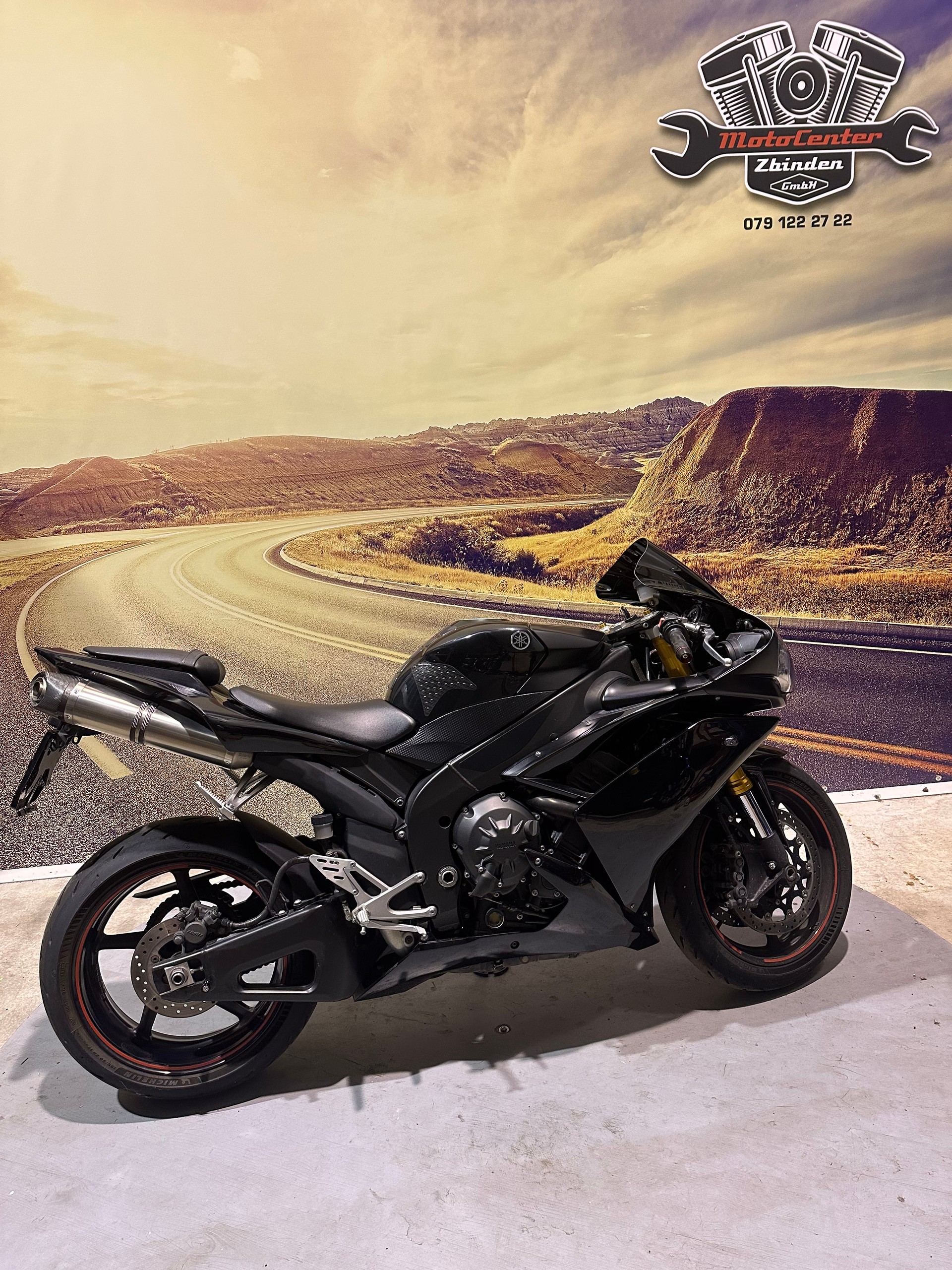 YAMAHA YZF-R1 BLACK Akrapovic Auspuff-image-0