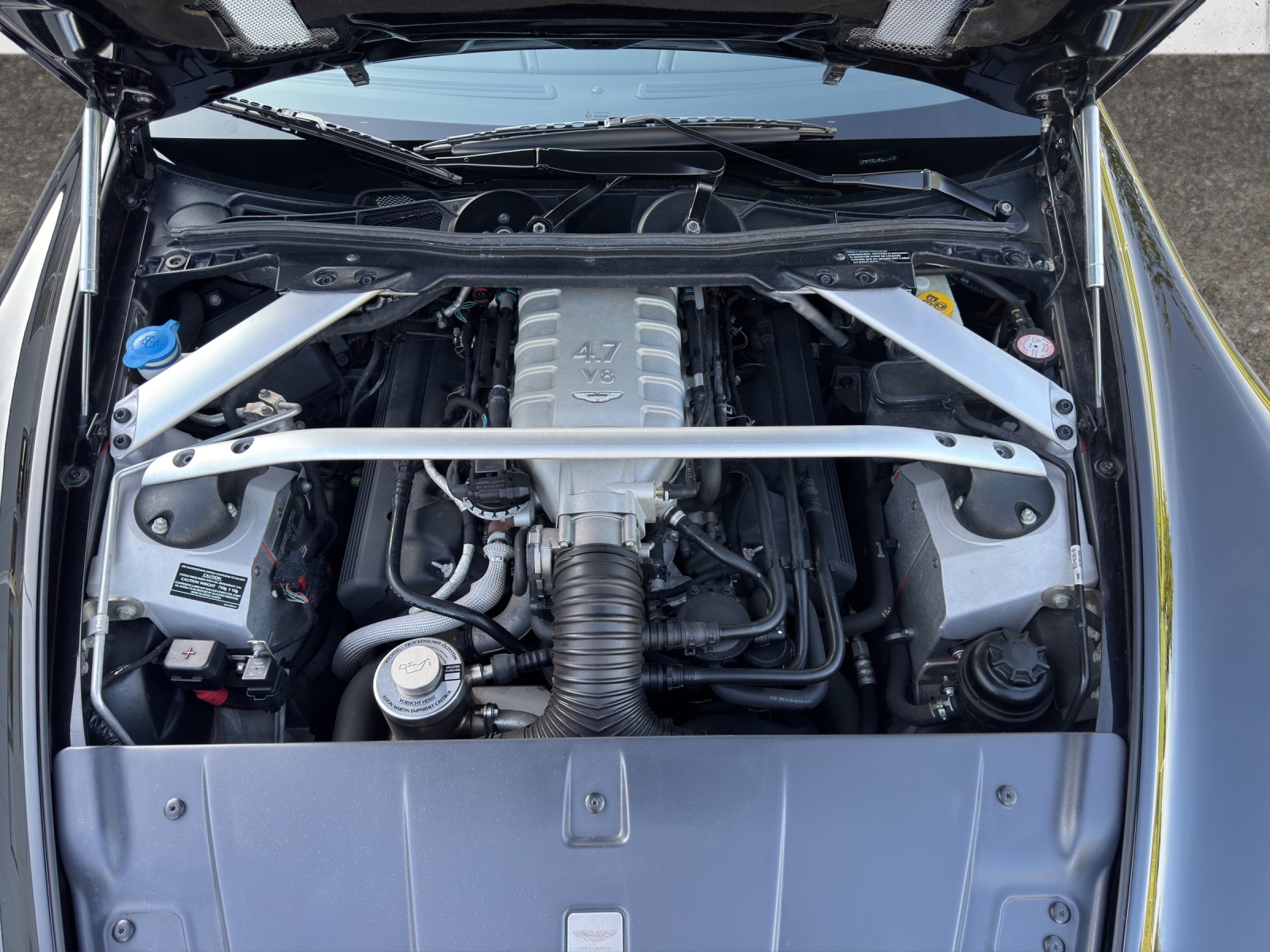 ASTON MARTIN V8 Vantage 4.7 Sportshift-image-13