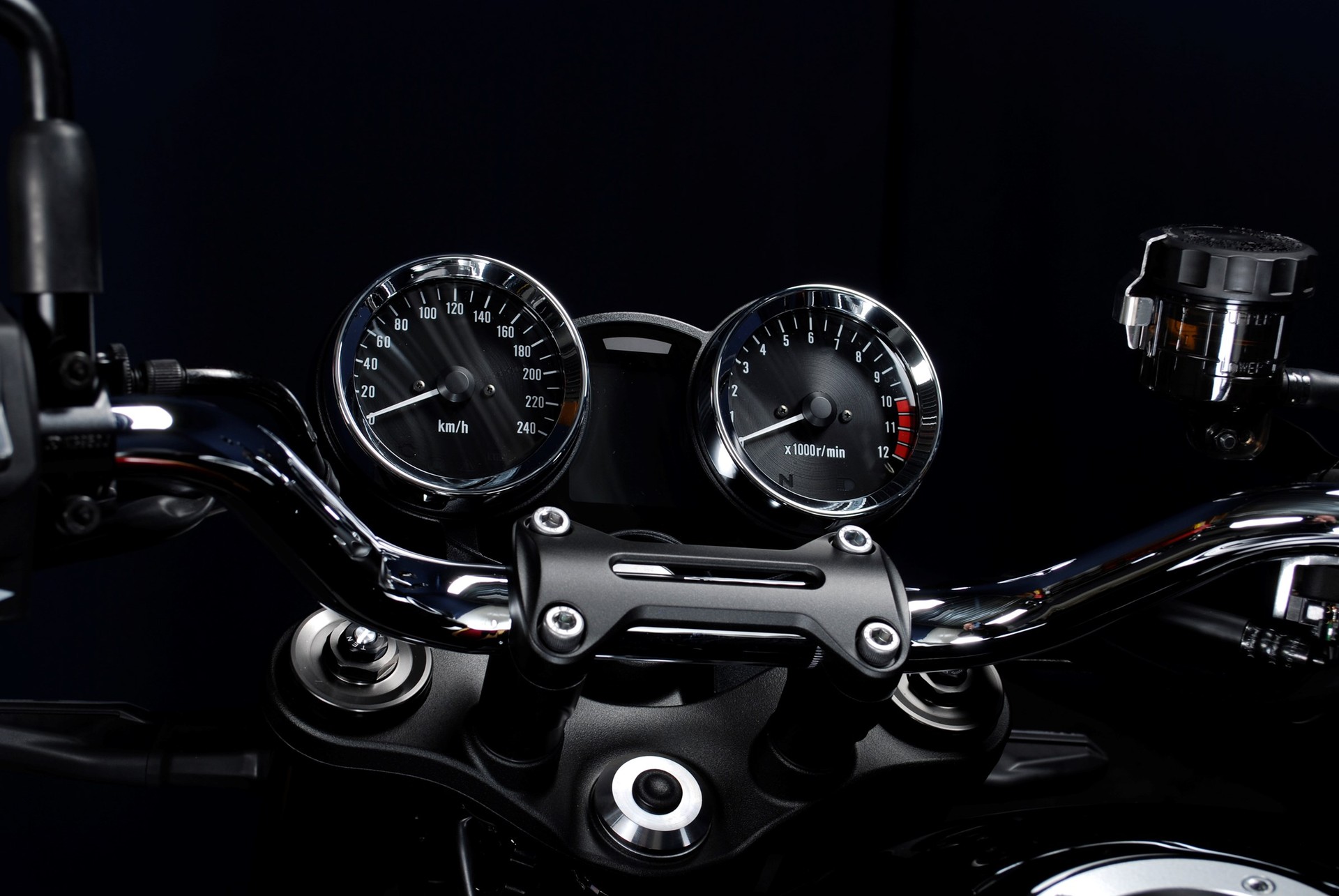 KAWASAKI Z 900 RS MY23-image-13