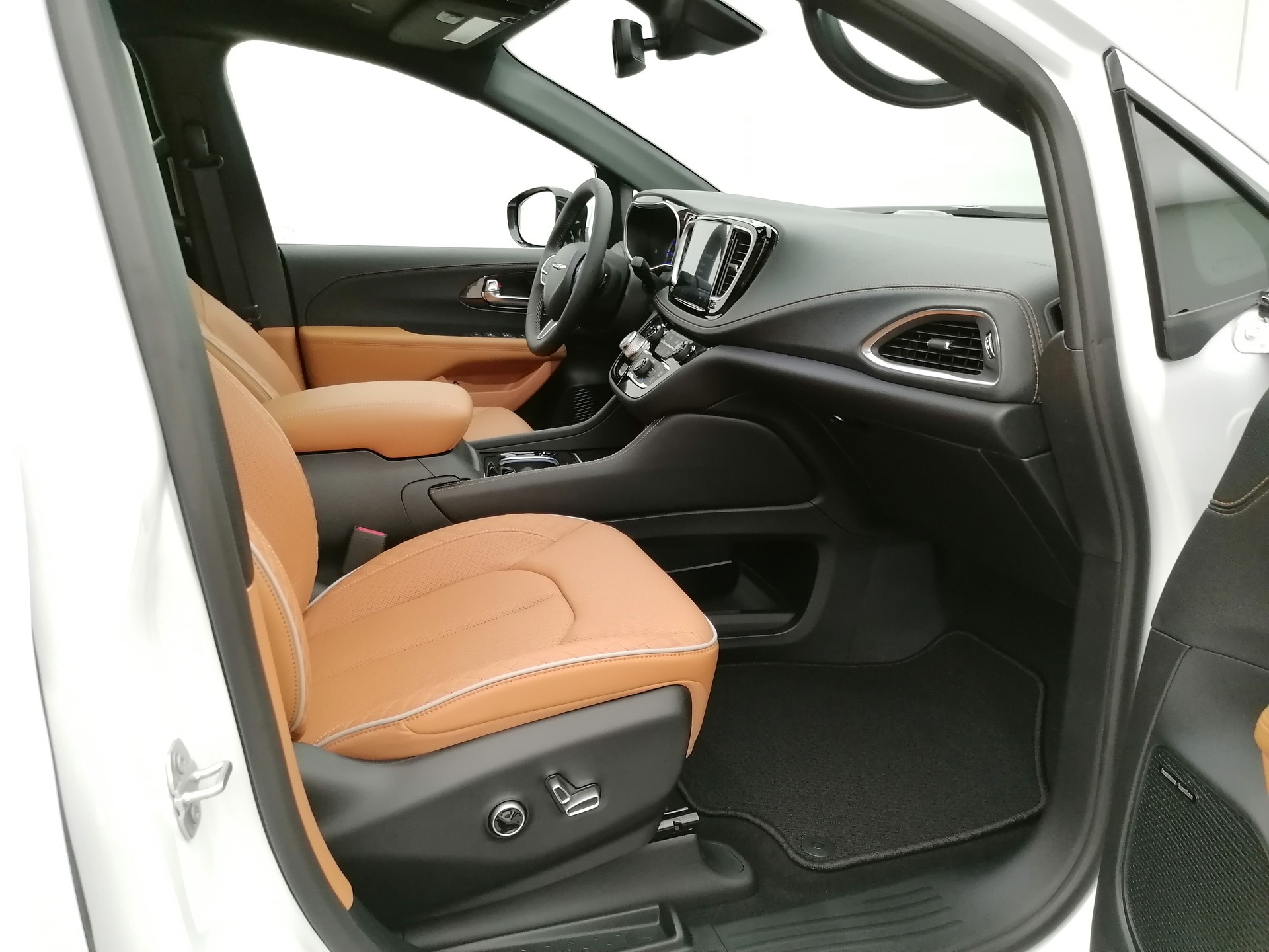 CHRYSLER Pacifica Pinnacle 3.6l Plug-In-Hybrid-image-15