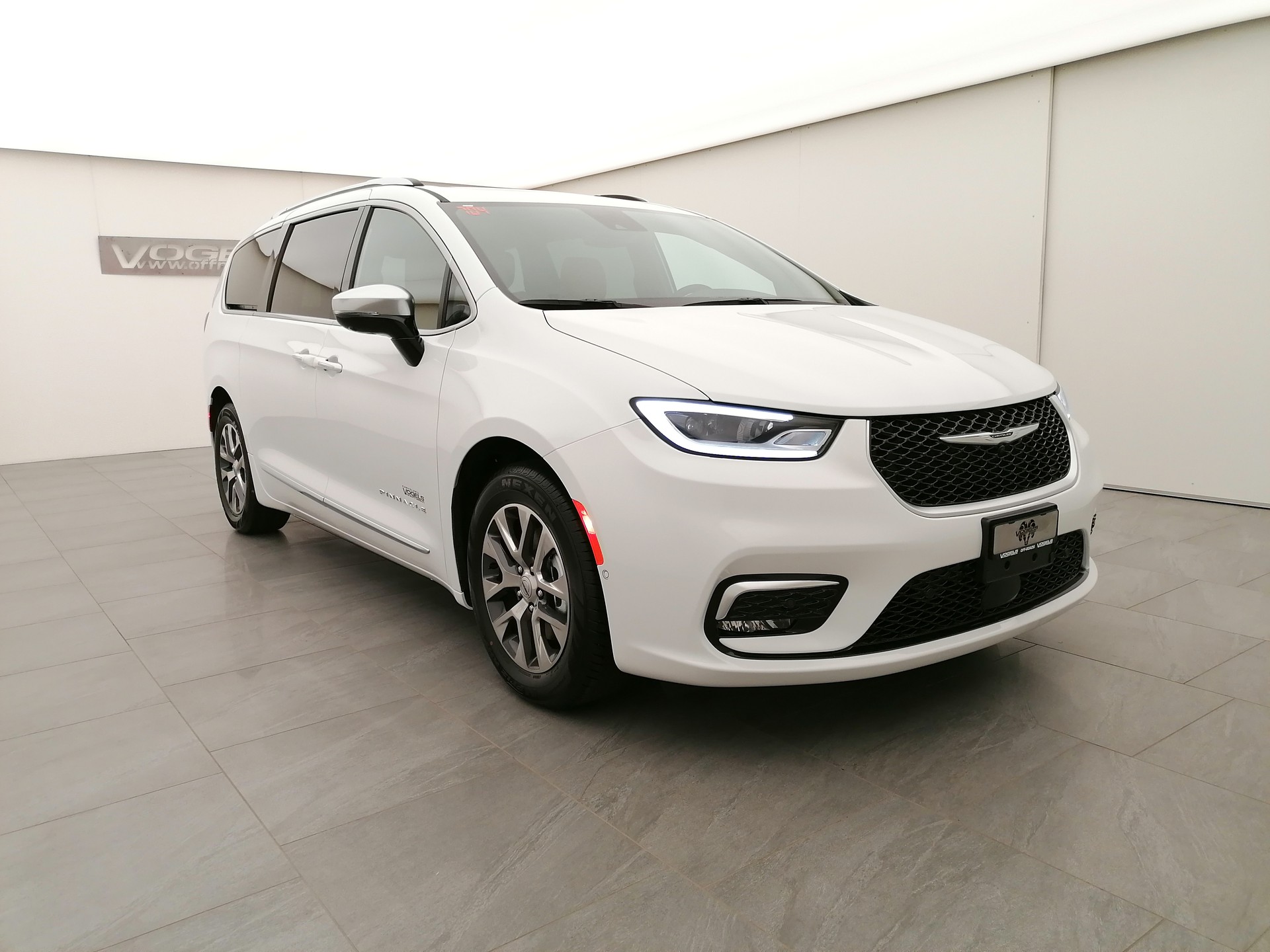 CHRYSLER Pacifica Pinnacle 3.6l Plug-In-Hybrid-showroom-element-2