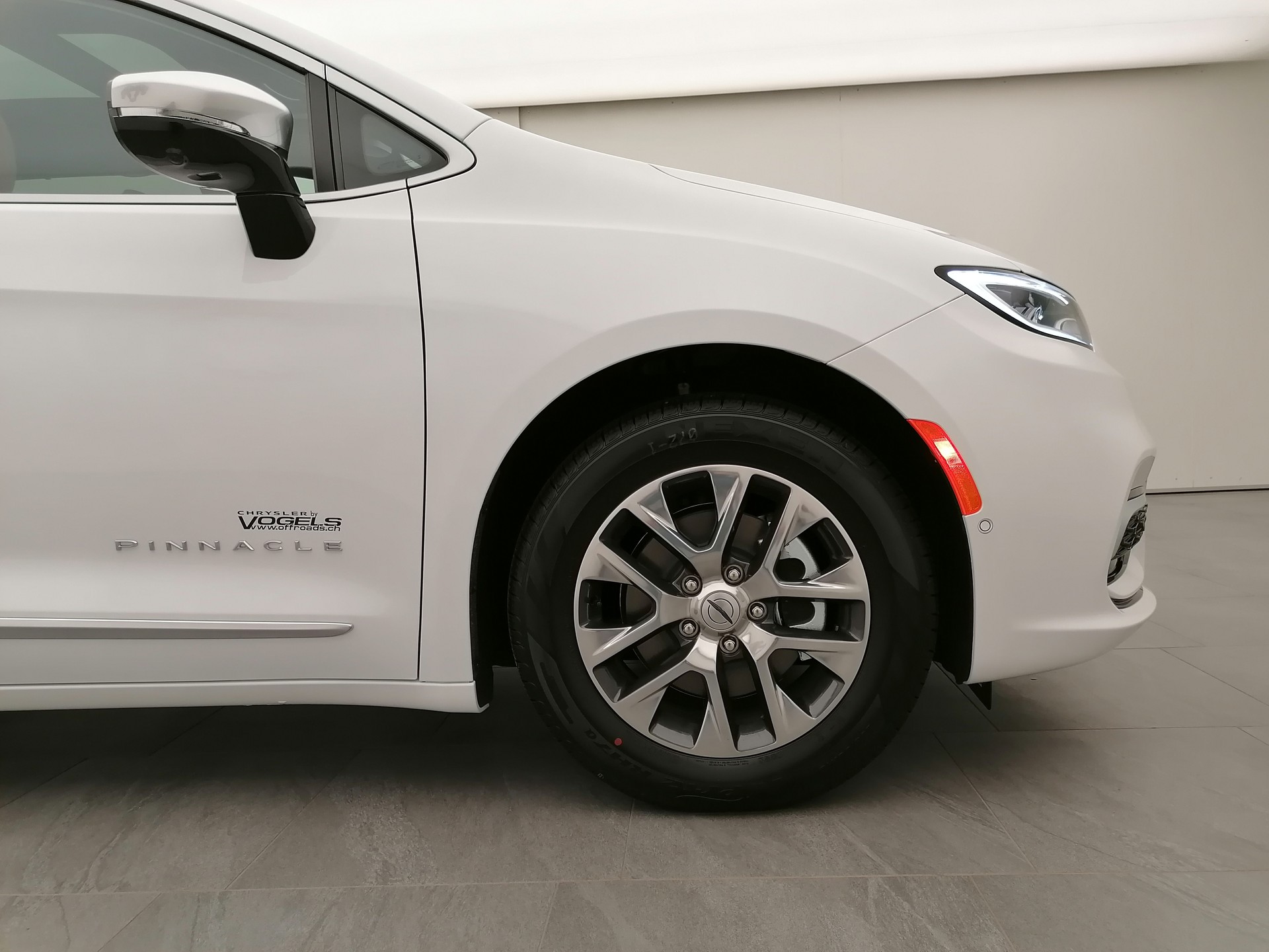 CHRYSLER Pacifica Pinnacle 3.6l Plug-In-Hybrid-image-6
