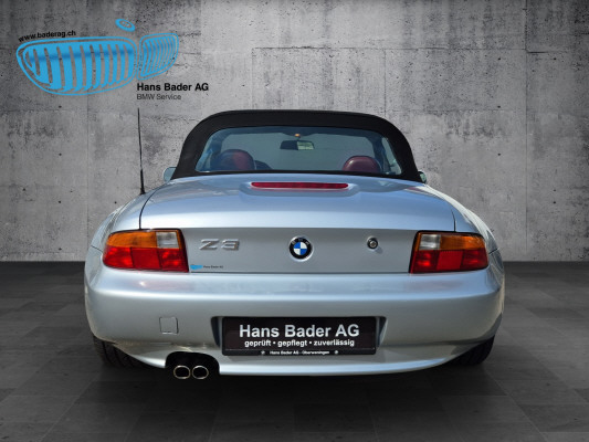 BMW Z3 2.8i Roadster-showroom-element-3