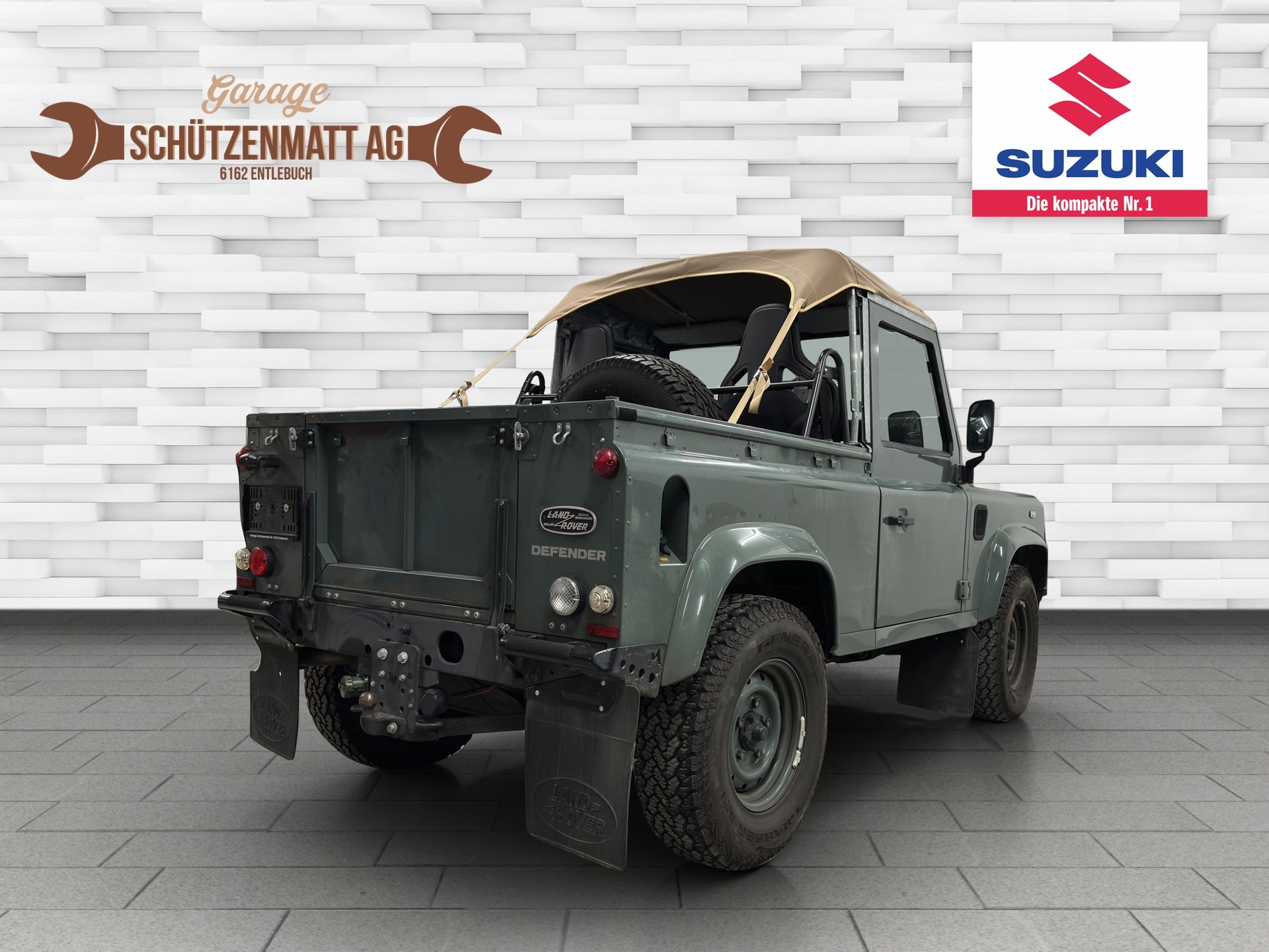 LAND ROVER Defender 90 2.2 TD4 Soft Top-image-3