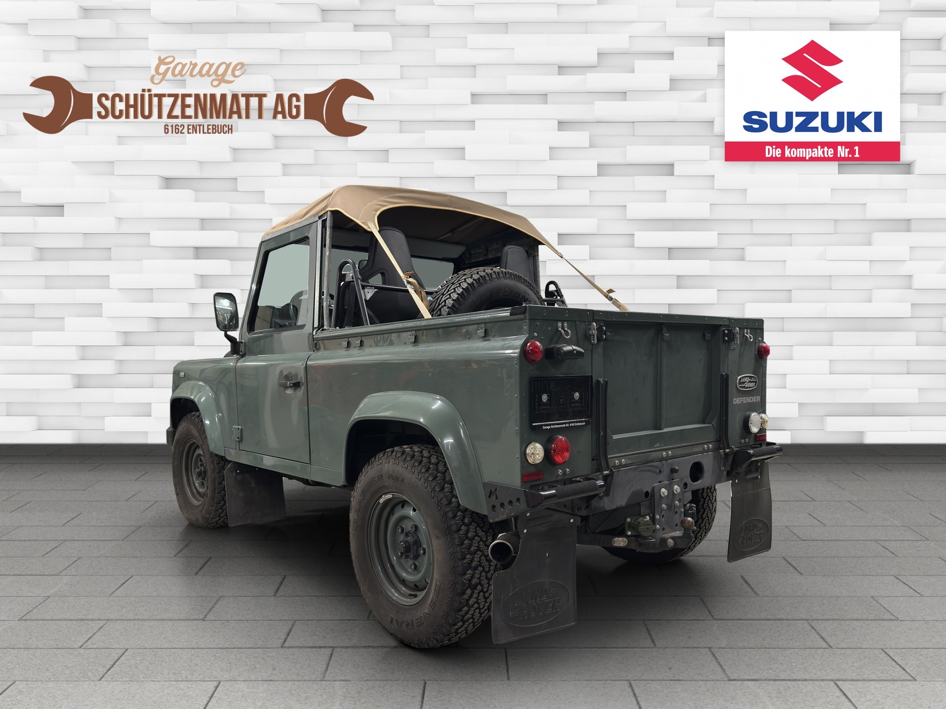 LAND ROVER Defender 90 2.2 TD4 Soft Top-image-2