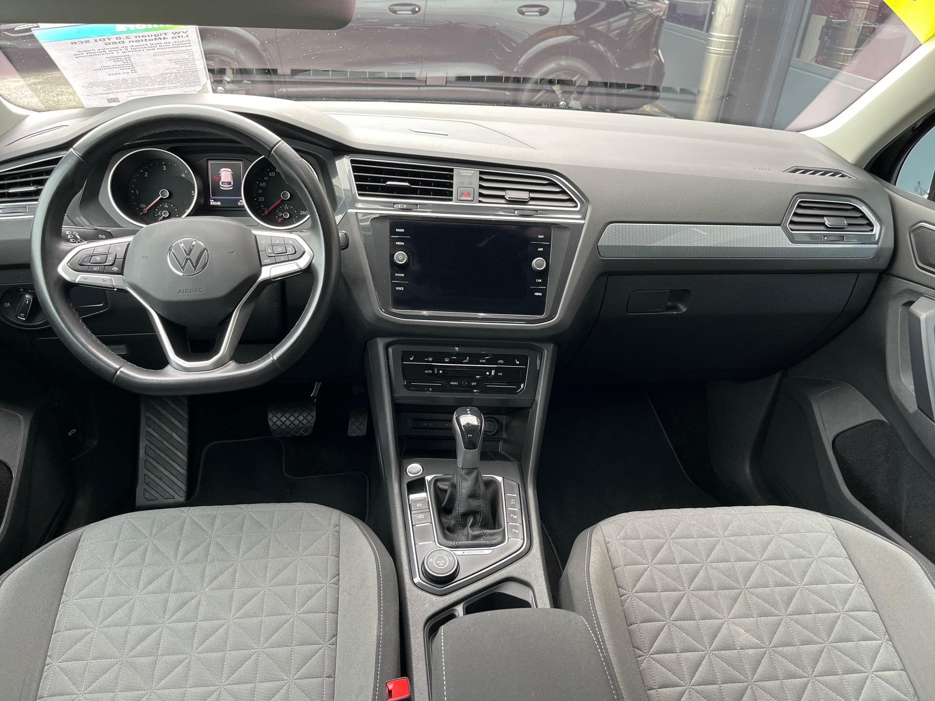 VW Tiguan 2.0 TDI SCR Life 4Motion DSG-image-9