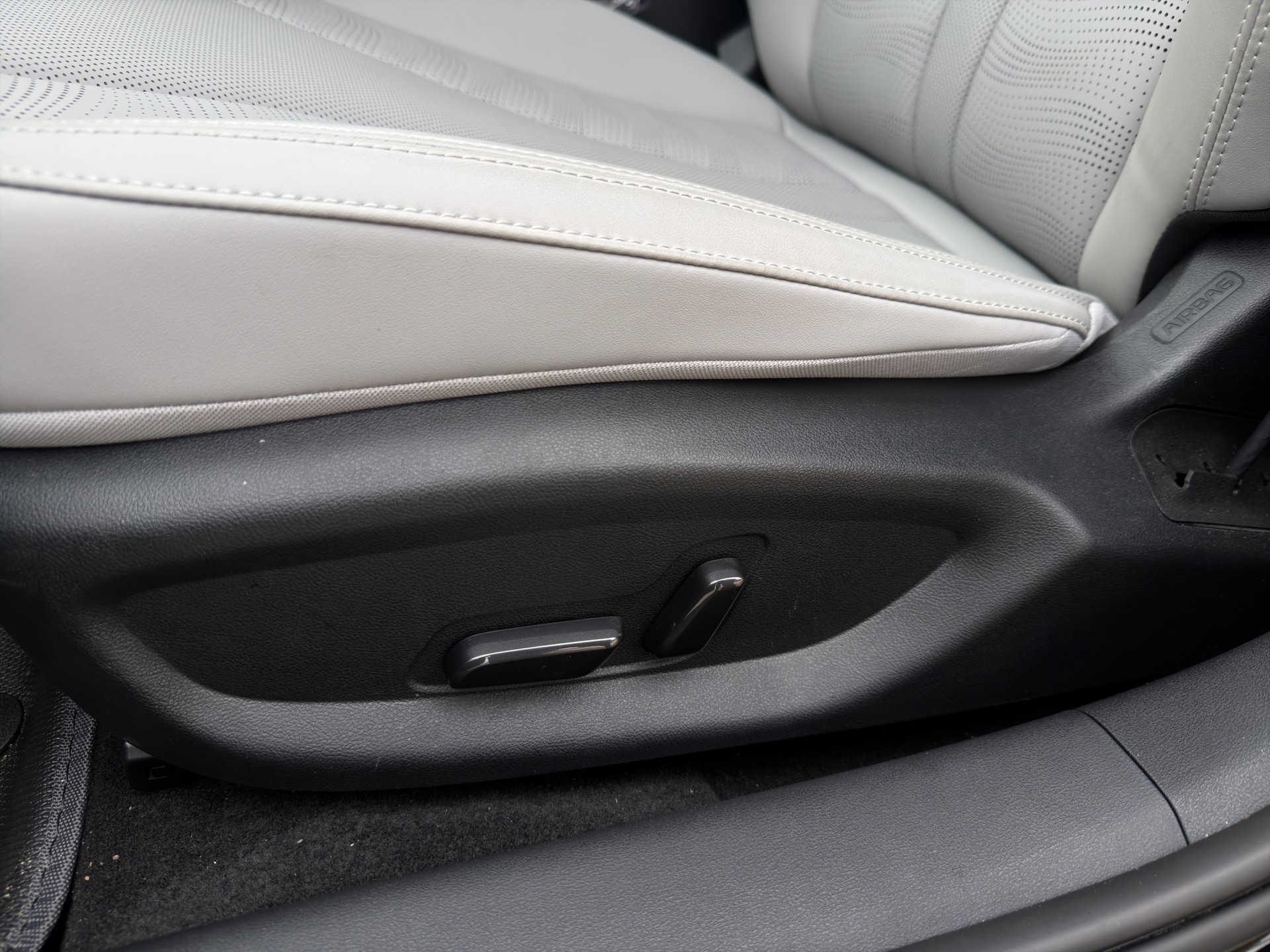 BYD Seal 6 DM-i Touring Comfort interior beige-image-17