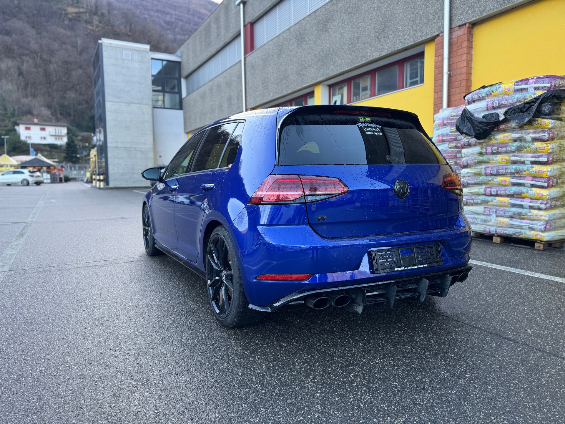 VW Golf 2.0 TSI R 4Motion DSG-image-2