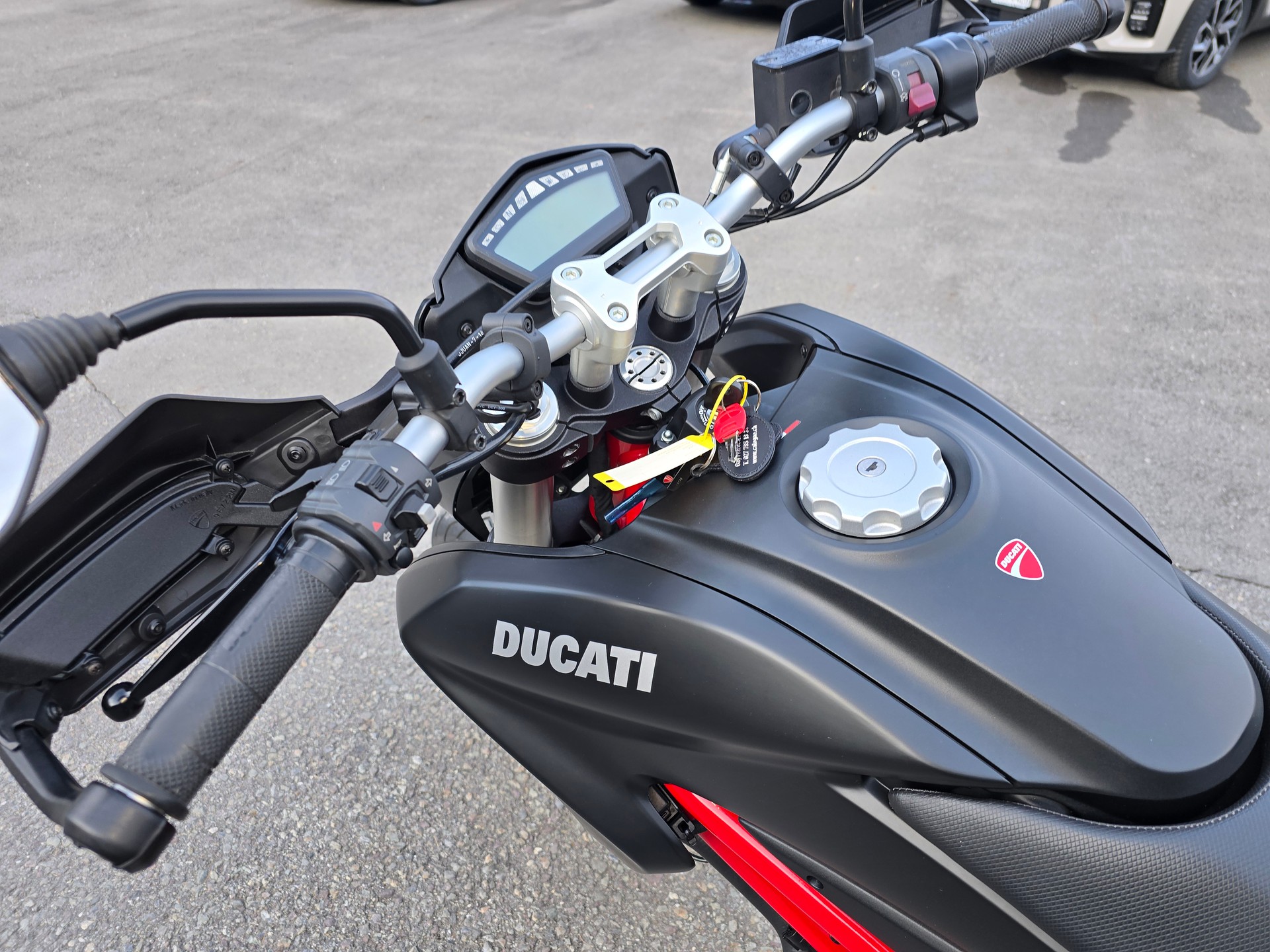 DUCATI Hypermotard 821-image-3