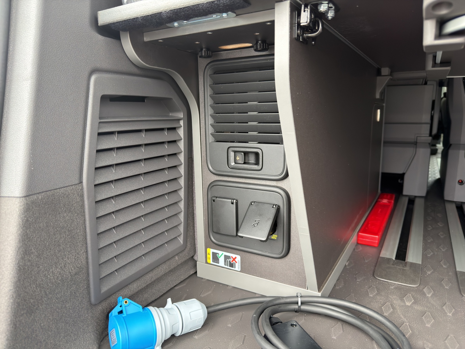 VW California 2.0 TDI Beach Tour-image-13