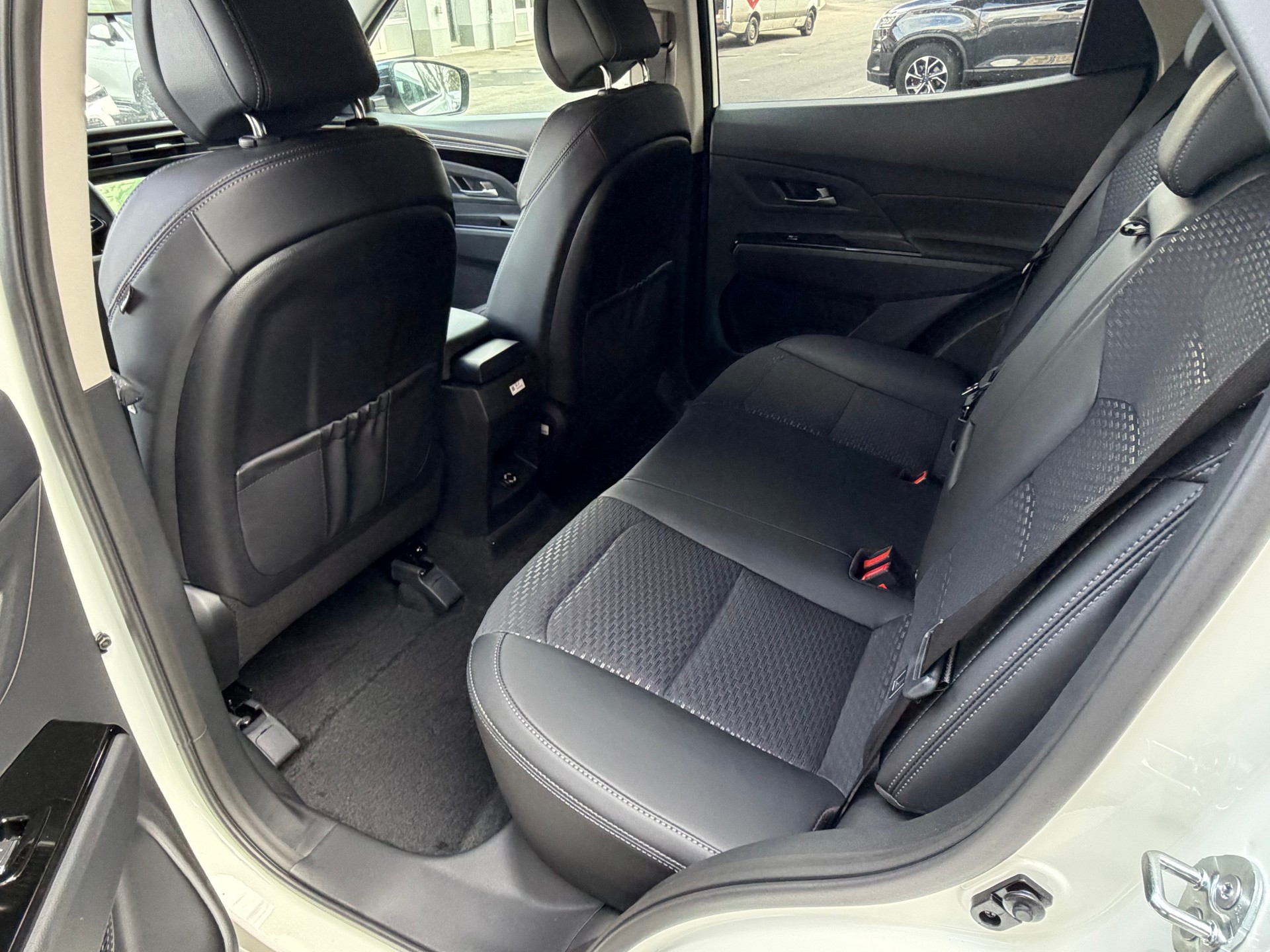KGM-SsangYong Korando 1.5 T GDI Steel Blackline 4WD Automat-image-8