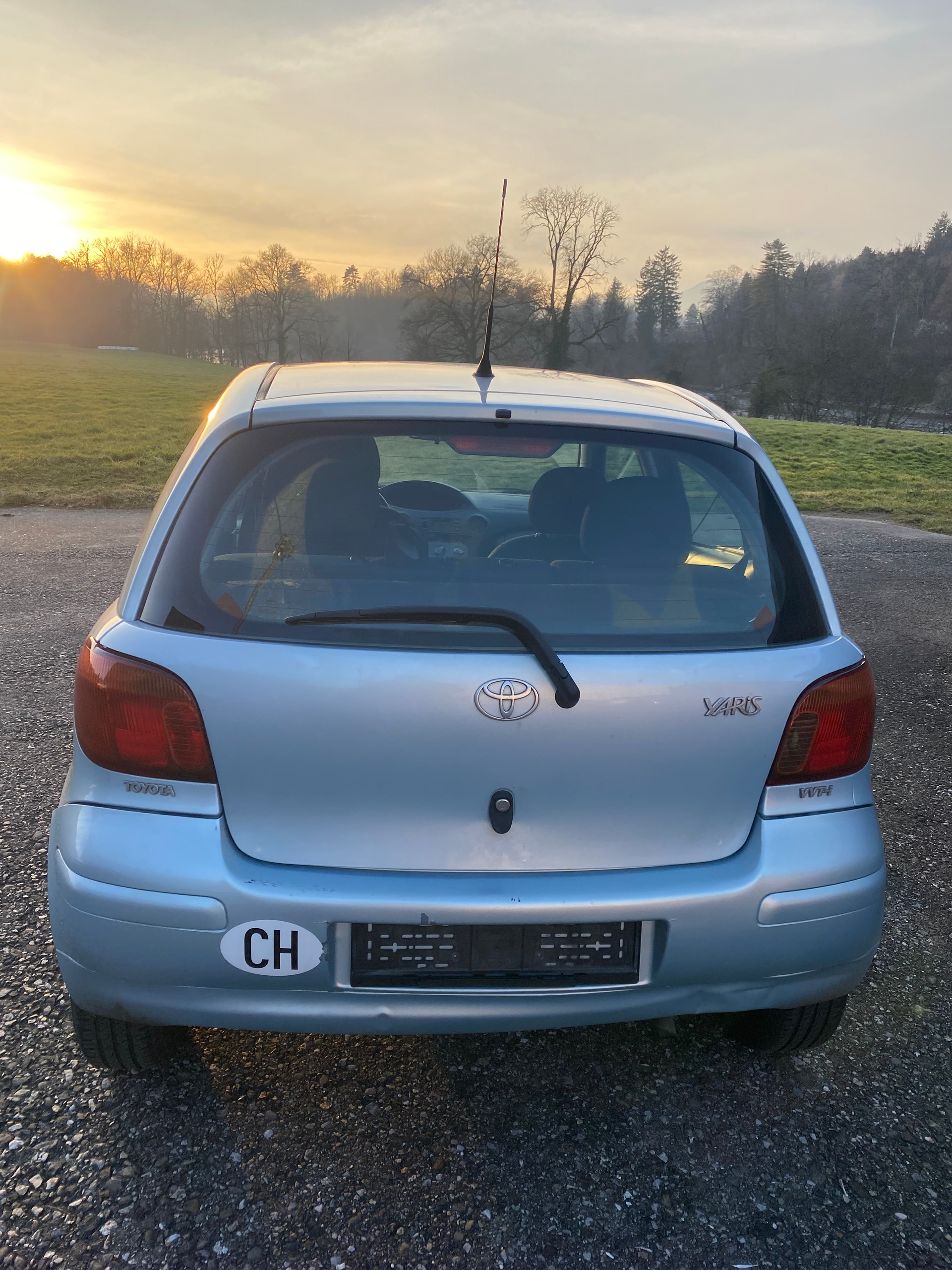 TOYOTA Yaris 1.3 Linea Luna-image-3