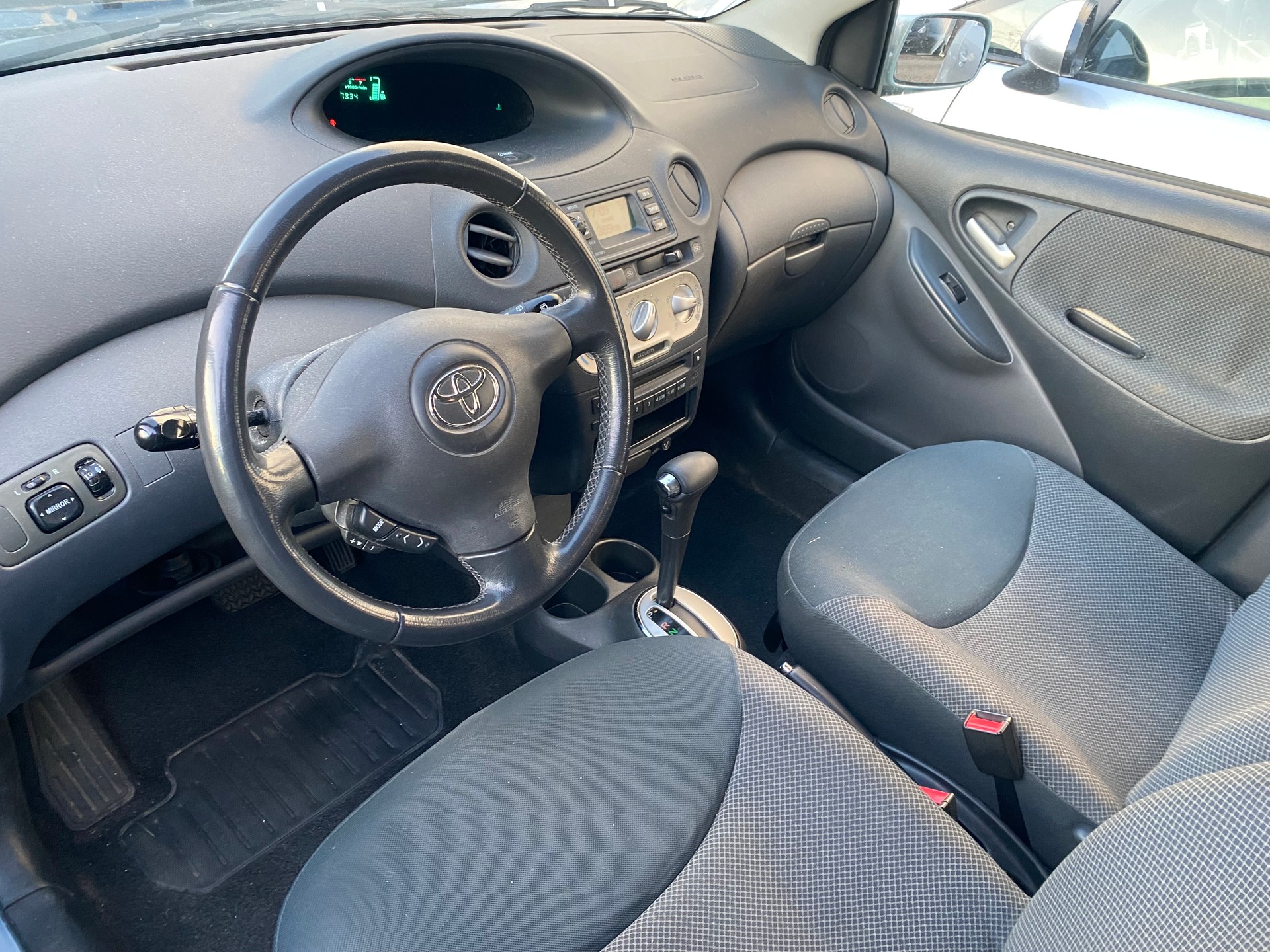 TOYOTA Yaris 1.3 Linea Luna-image-4