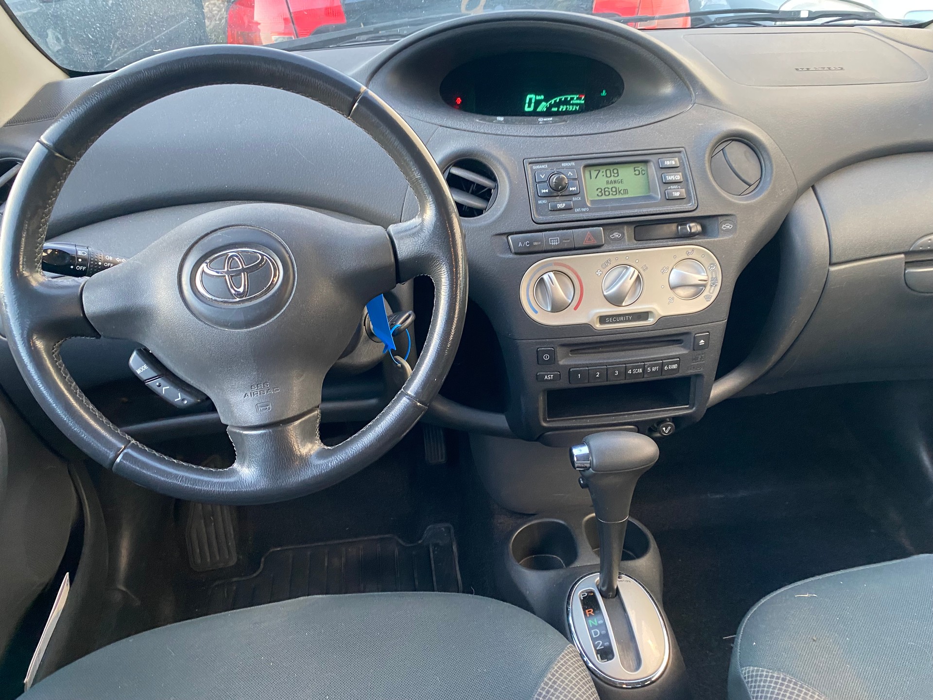TOYOTA Yaris 1.3 Linea Luna-image-5