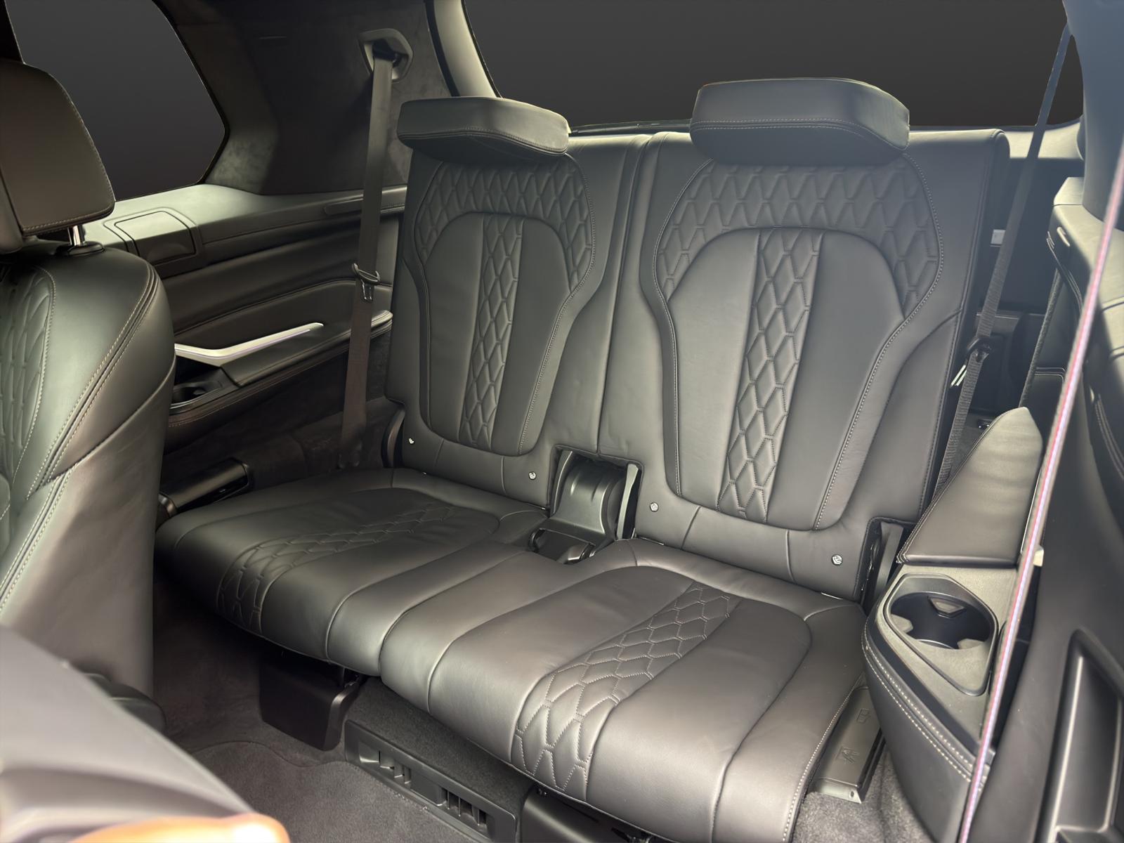 BMW X7 xDrive 48V 40i Steptronic-image-13
