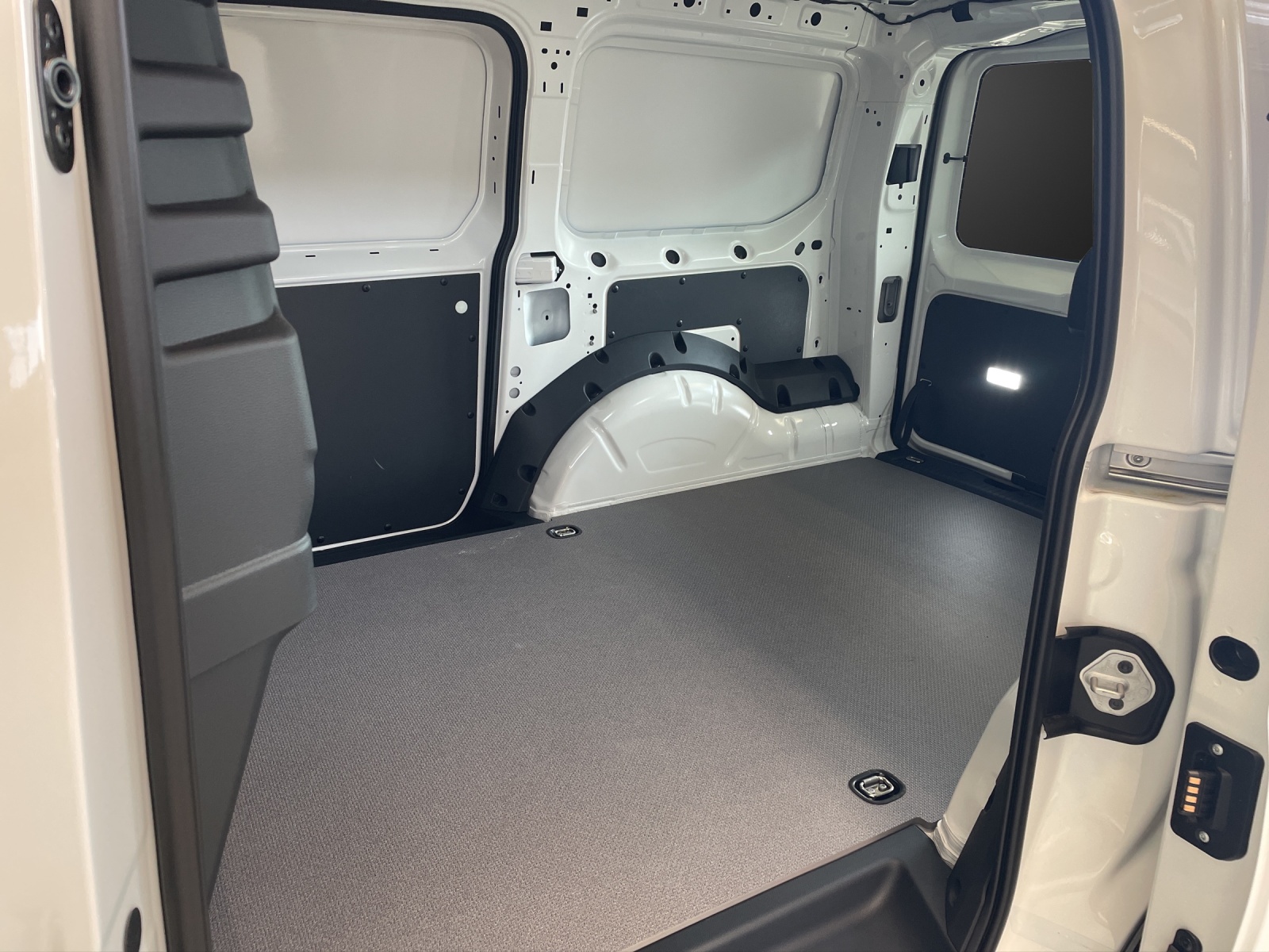 VW Caddy Cargo 2.0TDI Maxi 4Motion-image-10