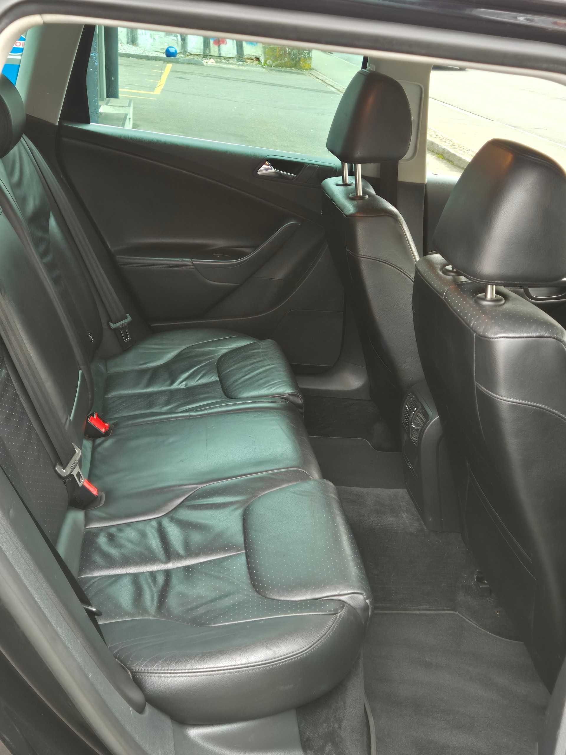 VW Passat Variant 2.0 FSI Highline-image-8