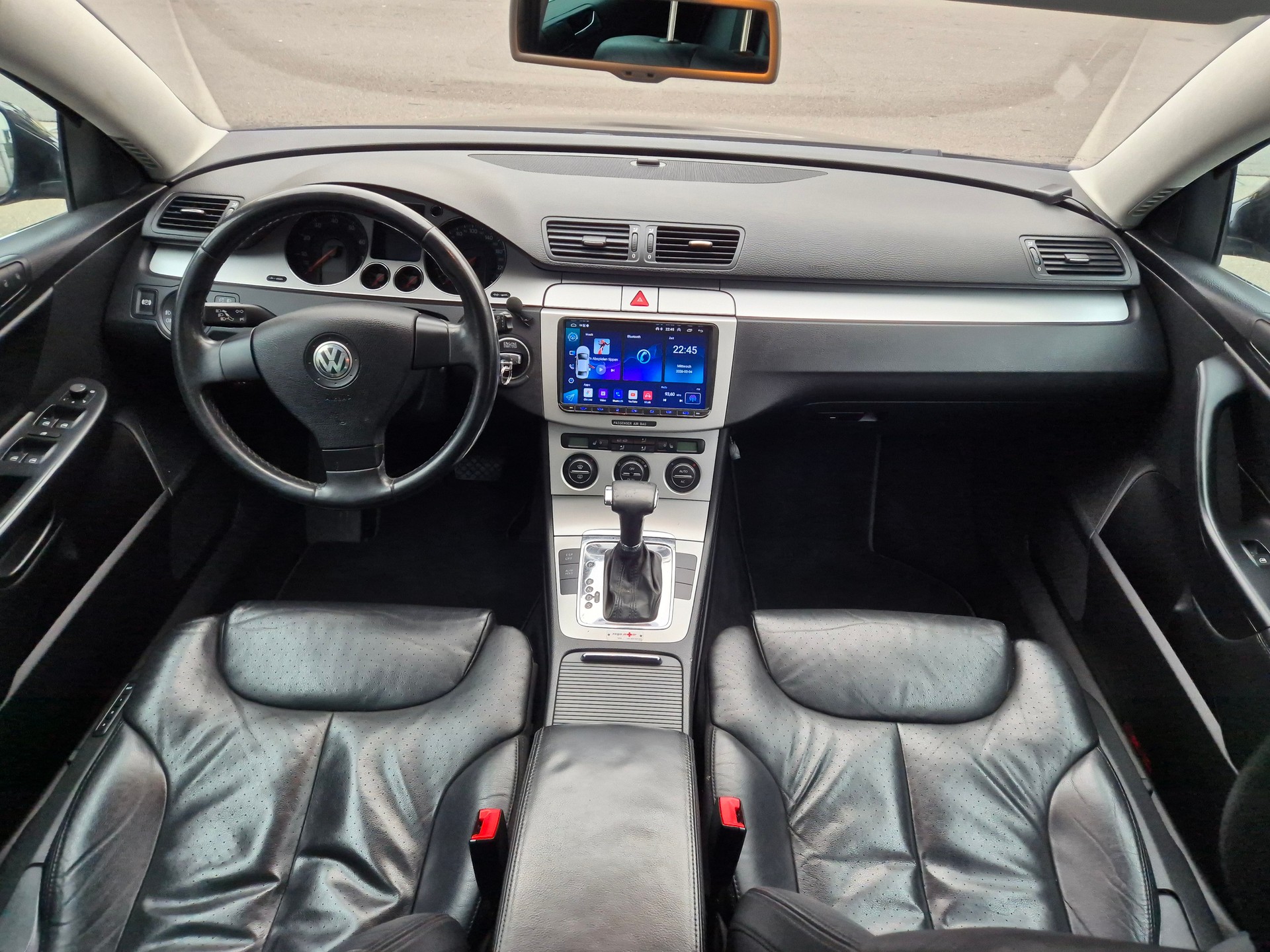 VW Passat Variant 2.0 FSI Highline-image-9