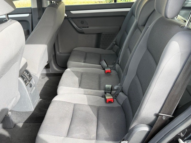 VW Touran 1.4 TSI Trendline Version 7 places-image-9