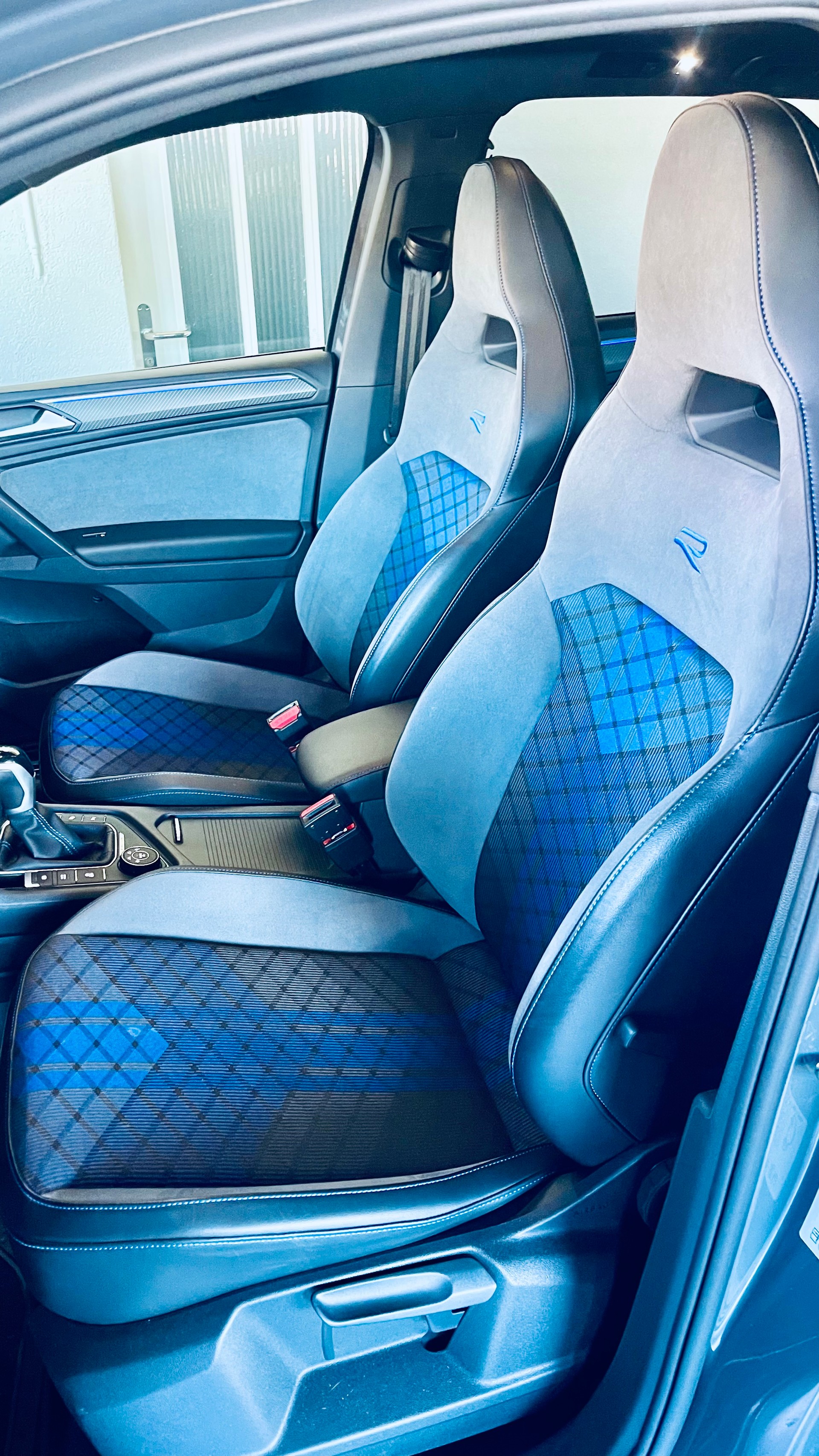 VW Tiguan 2.0TSI R 4Motion DSG "320PS"-image-12