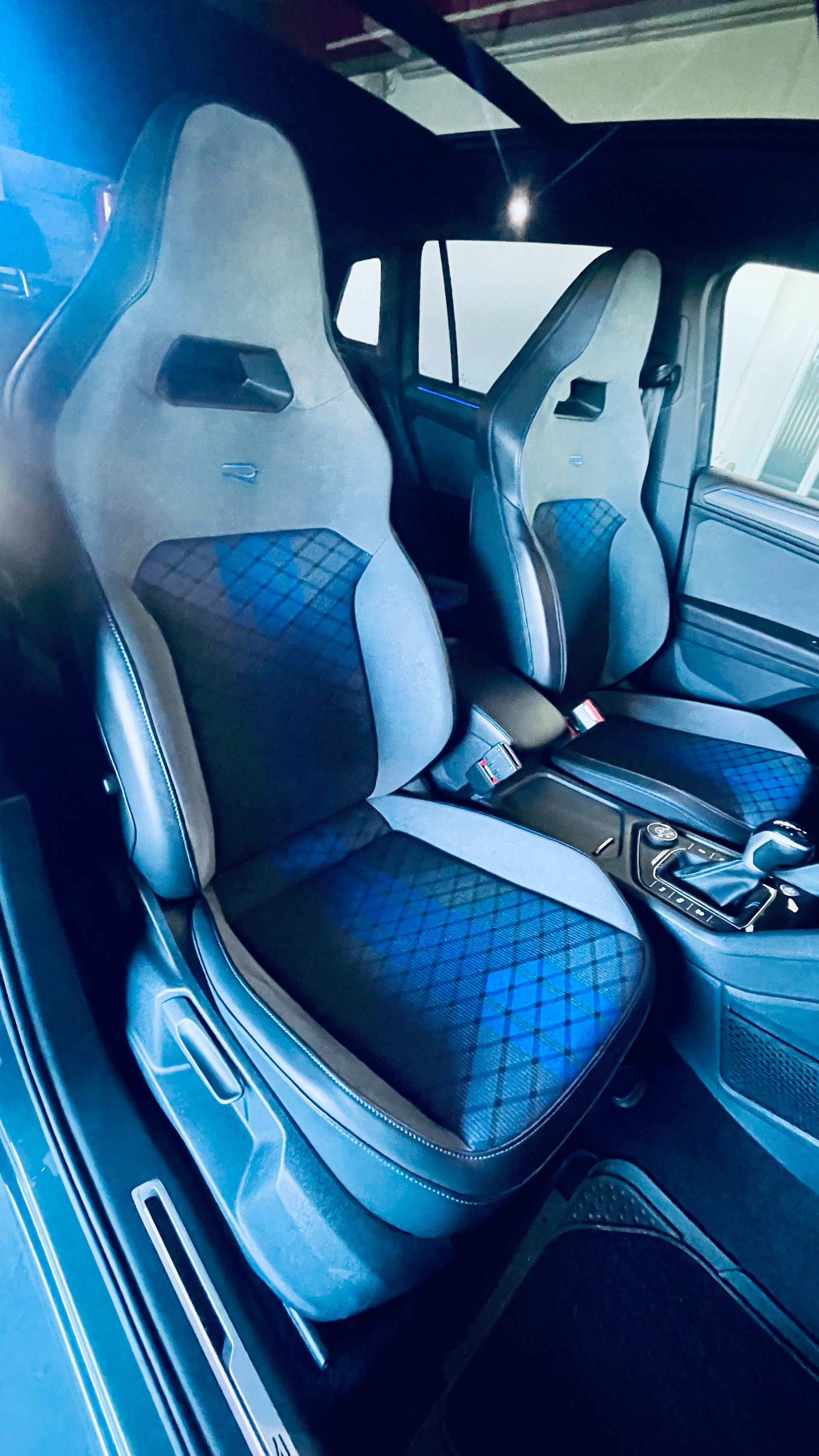 VW Tiguan 2.0TSI R 4Motion DSG "320PS"-image-11