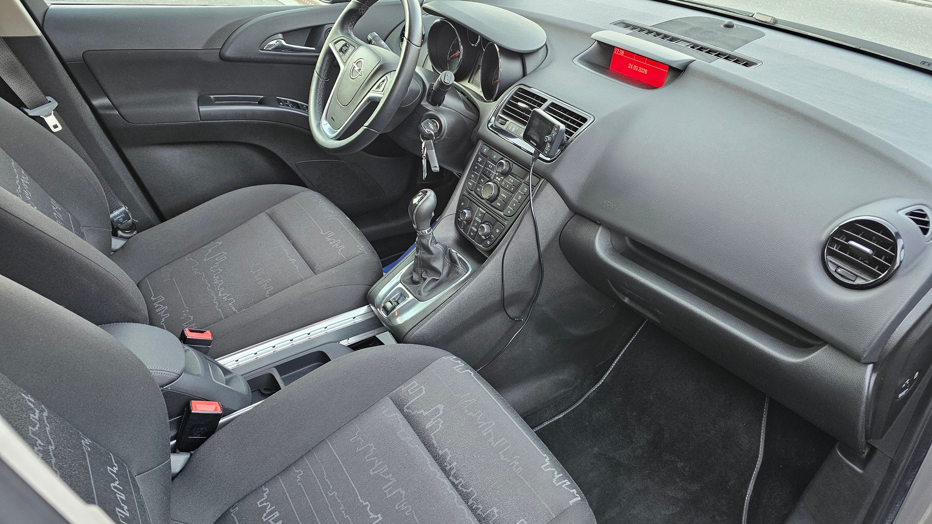 OPEL Meriva 1.4 Turbo Anniversary Edition-image-11