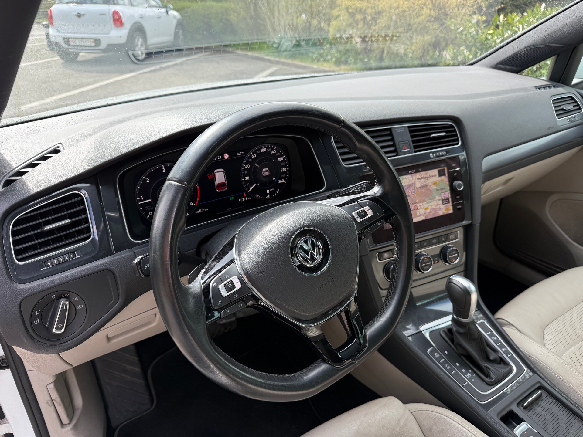 VW Golf Variant 2.0 TDI Comfortline DSG-image-13