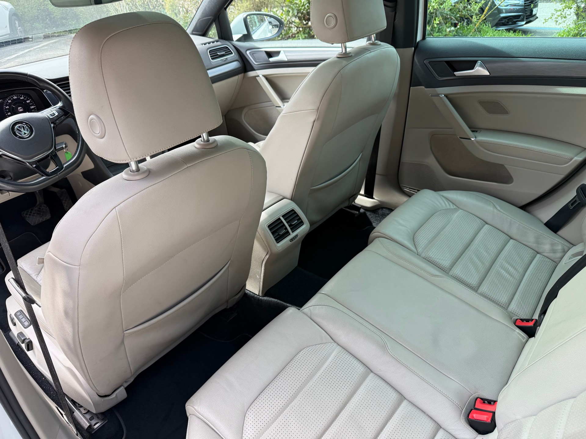VW Golf Variant 2.0 TDI Comfortline DSG-image-11