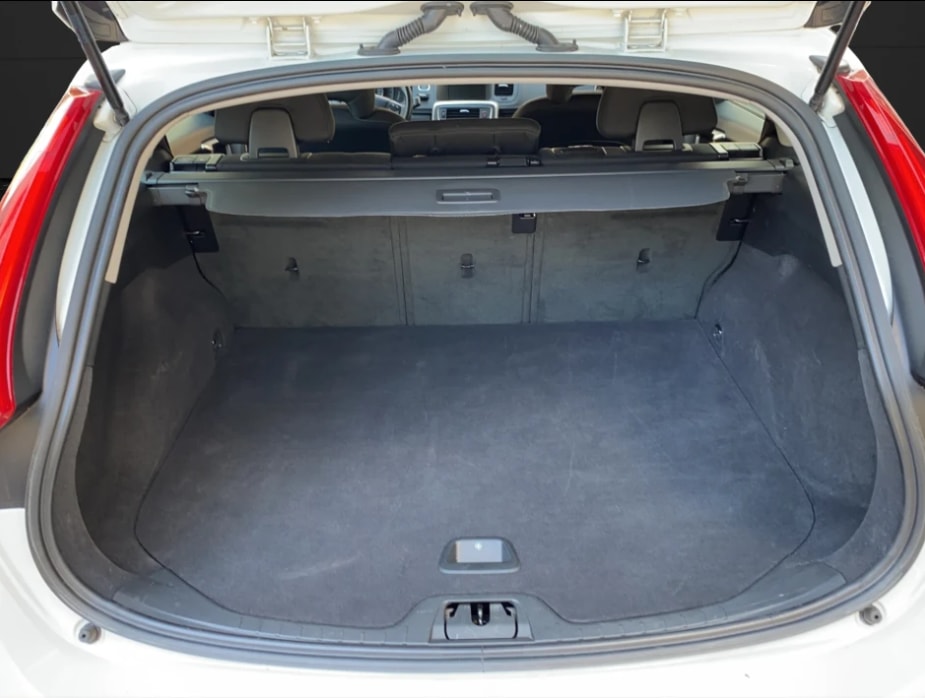 VOLVO V60 D4 Kinetic Geartronic-image-12