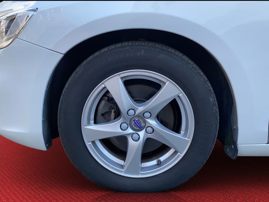 VOLVO V60 D4 Kinetic Geartronic-image-13