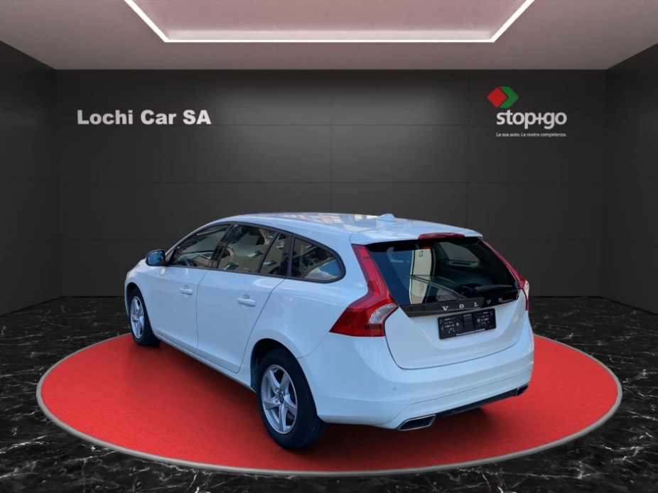 VOLVO V60 D4 Kinetic Geartronic-image-3