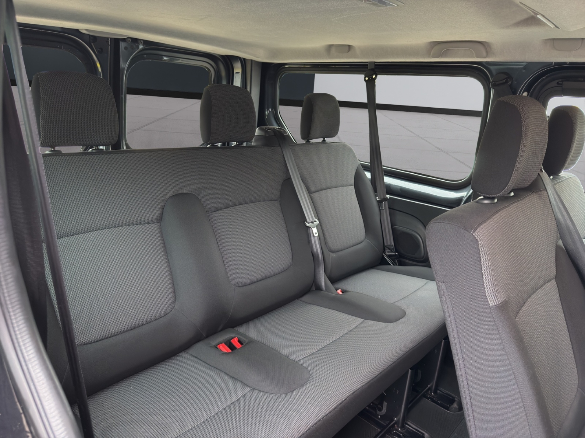 RENAULT Trafic Grand Passenger-image-9