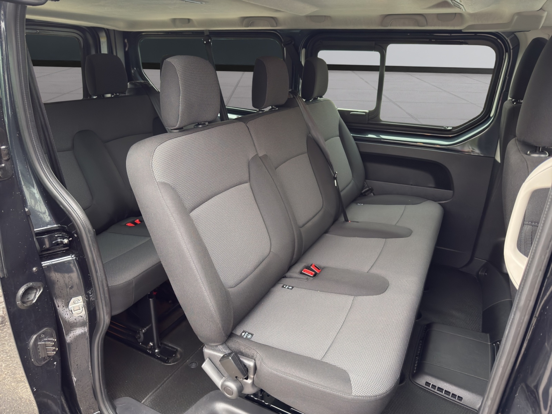 RENAULT Trafic Grand Passenger-image-13