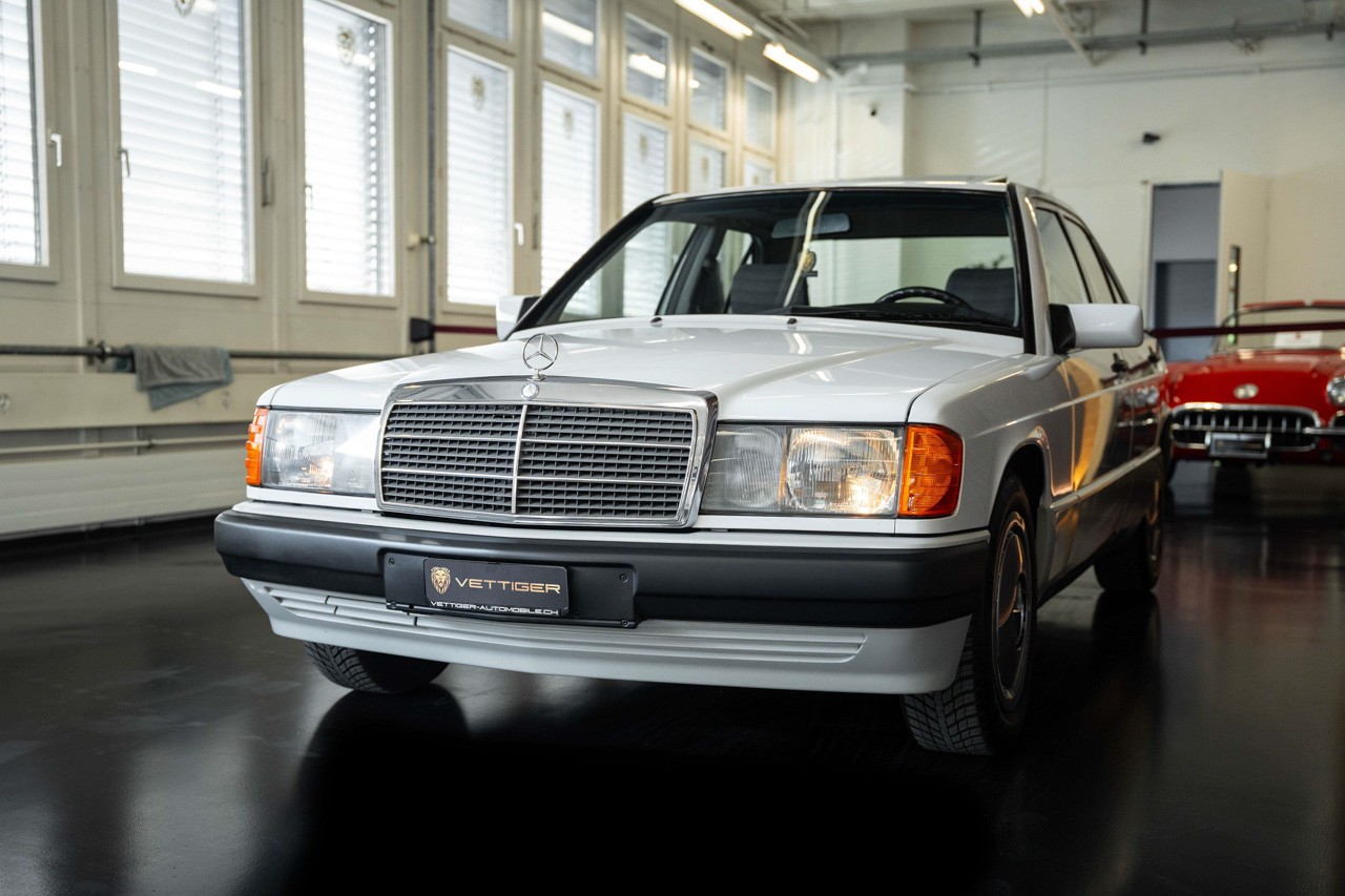 MERCEDES-BENZ 190 E 2.0-showroom-element-2