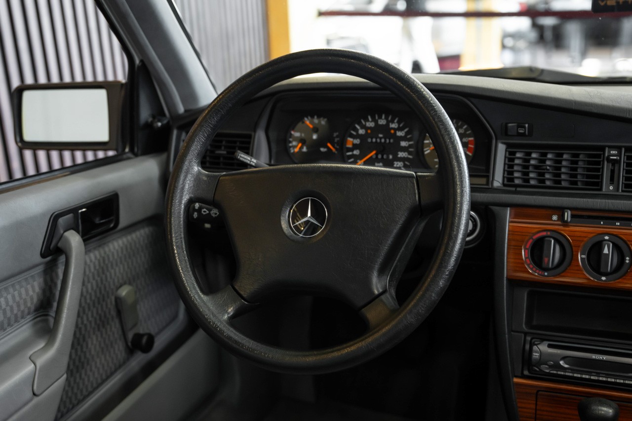 MERCEDES-BENZ 190 E 2.0-image-22