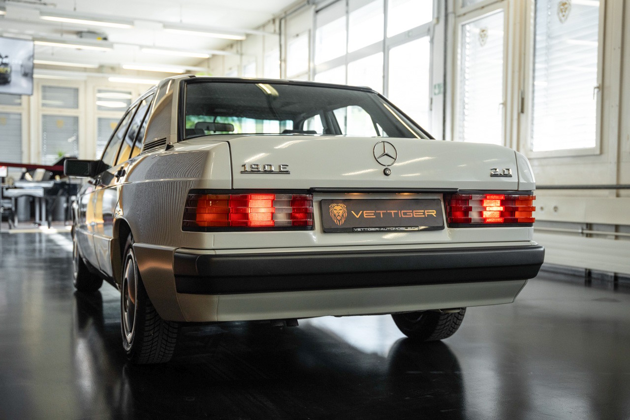 MERCEDES-BENZ 190 E 2.0-showroom-element-3