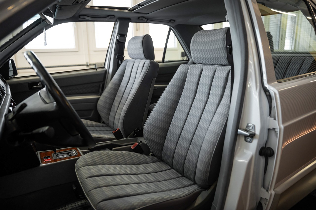 MERCEDES-BENZ 190 E 2.0-image-13