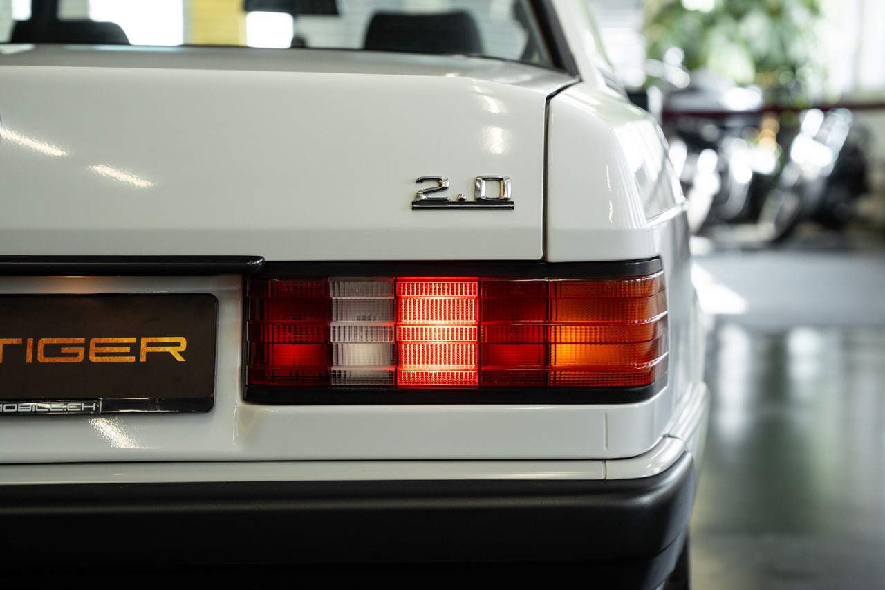 MERCEDES-BENZ 190 E 2.0-image-8