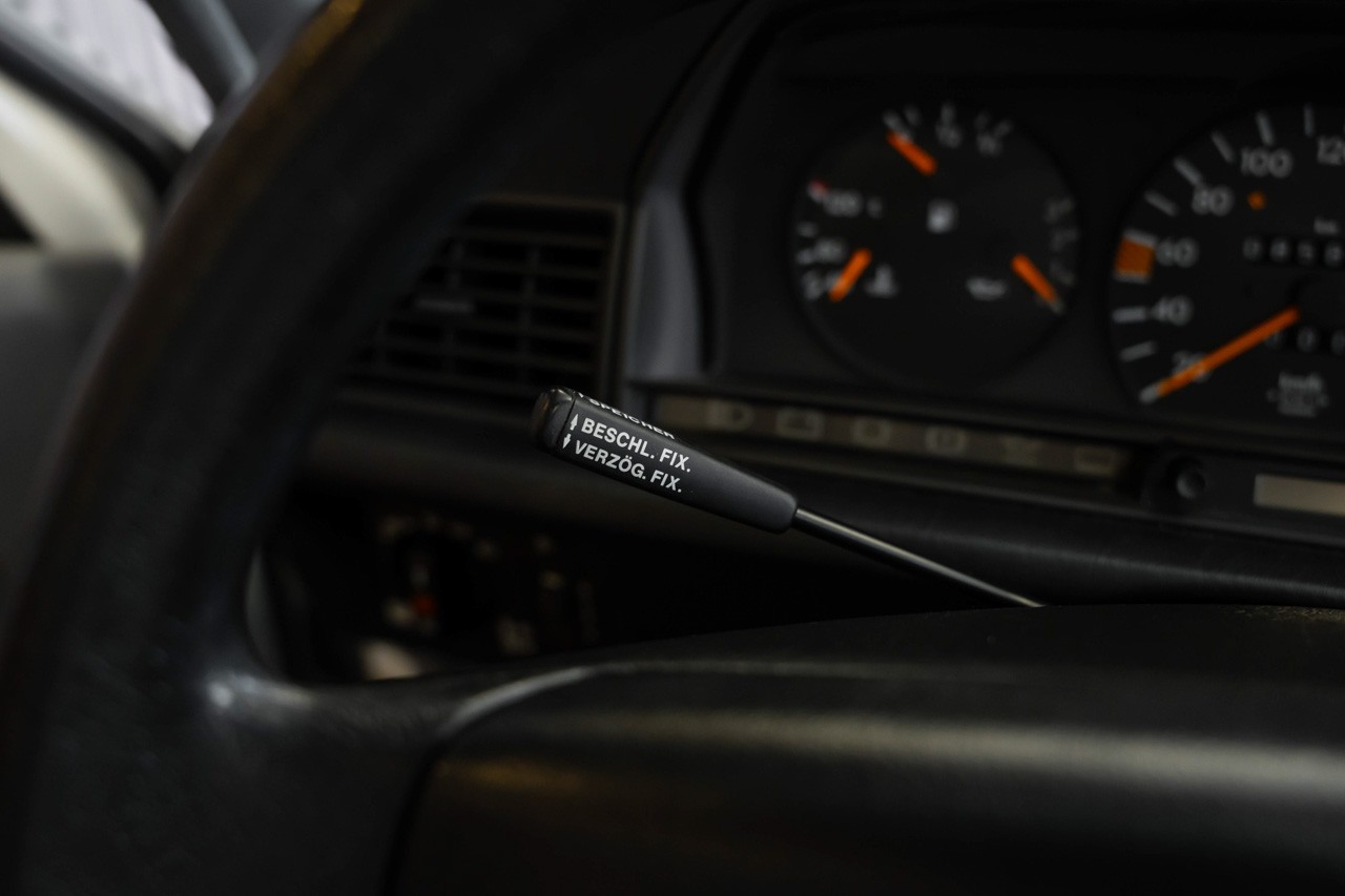 MERCEDES-BENZ 190 E 2.0-image-21
